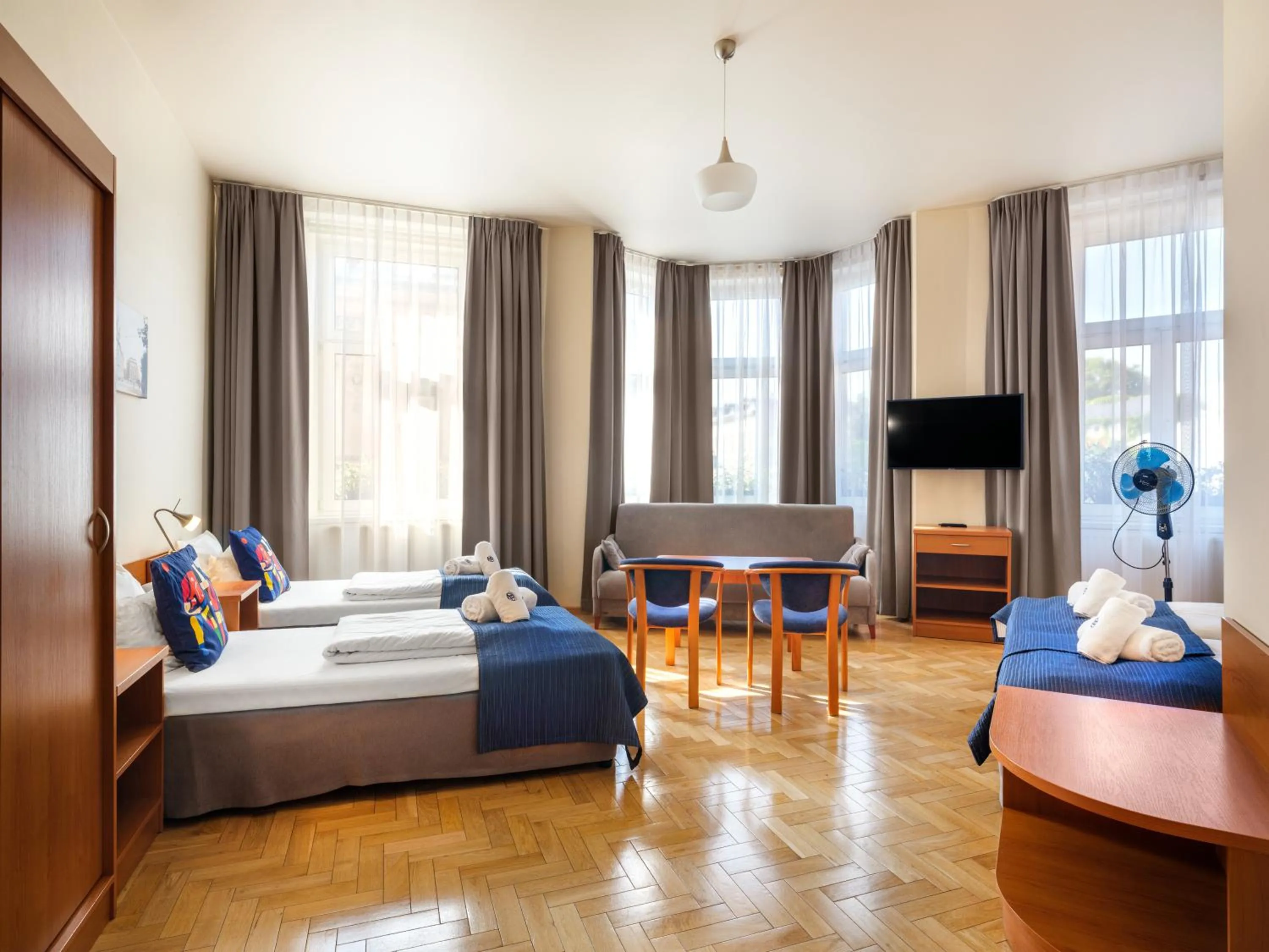 Photo of the whole room, Bed in Kosmopolita Rooms