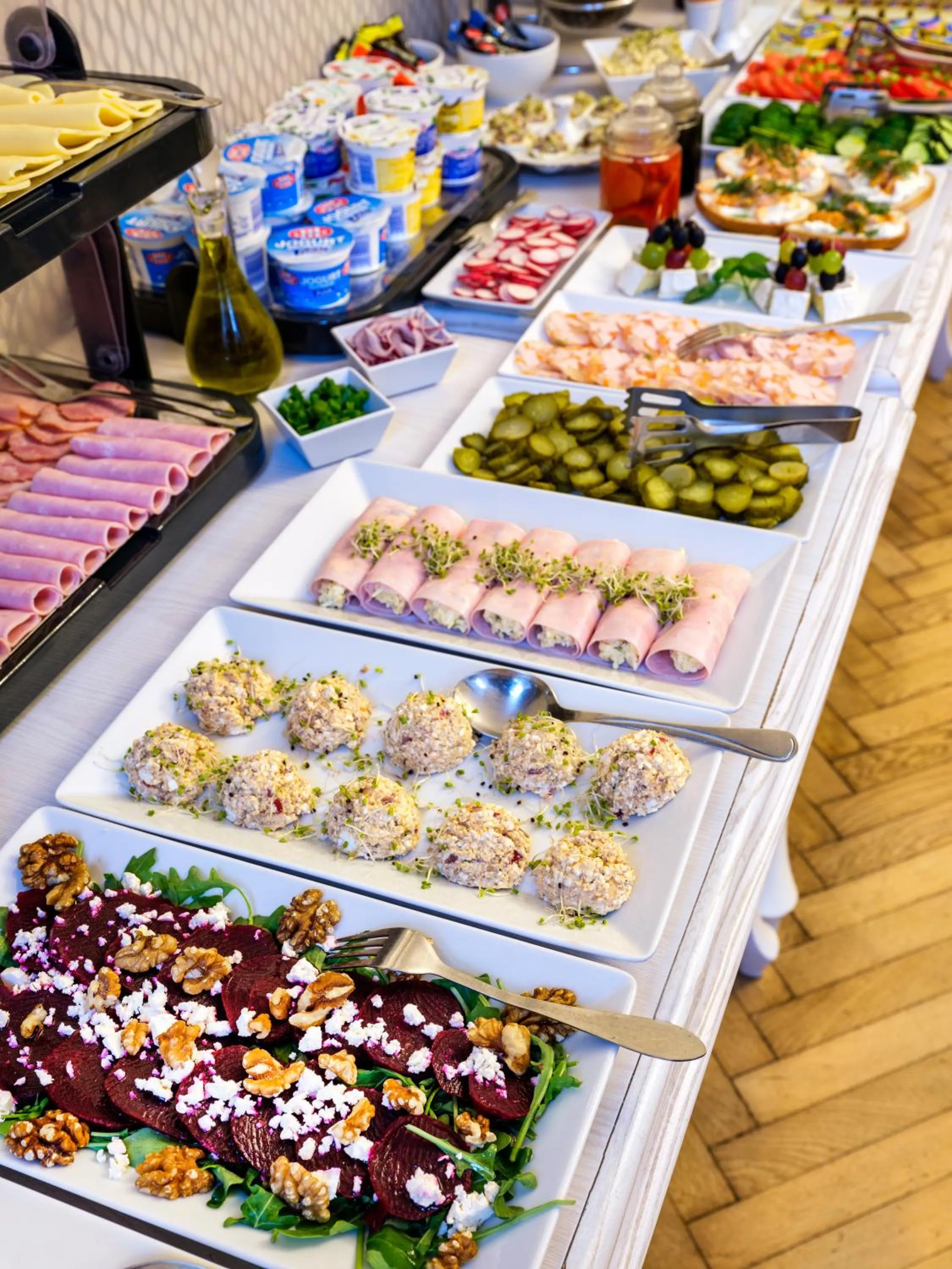 Food in Kosmopolita Rooms