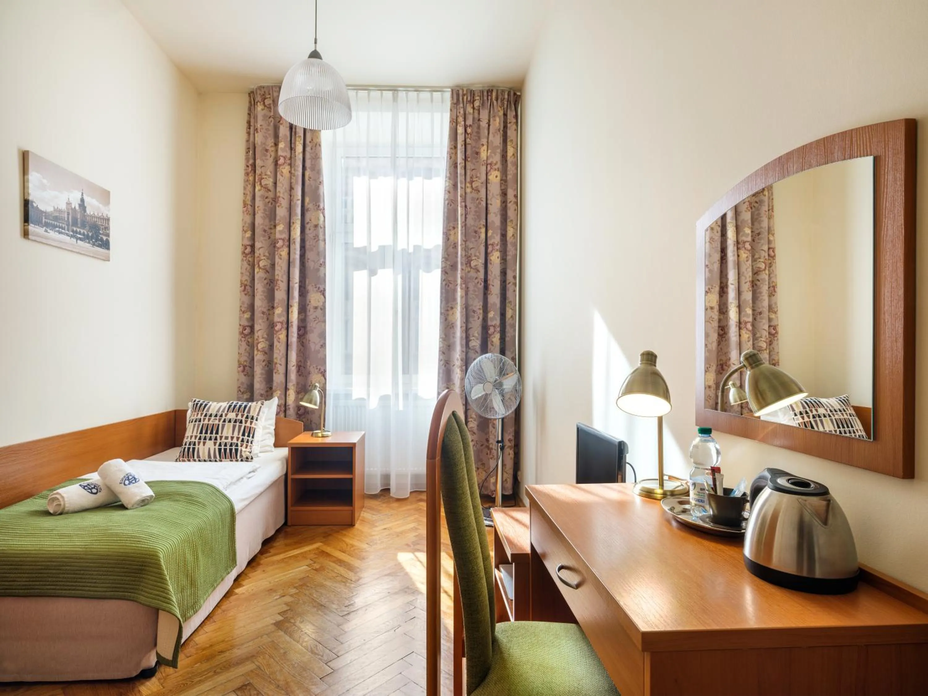 Photo of the whole room, Bed in Kosmopolita Rooms