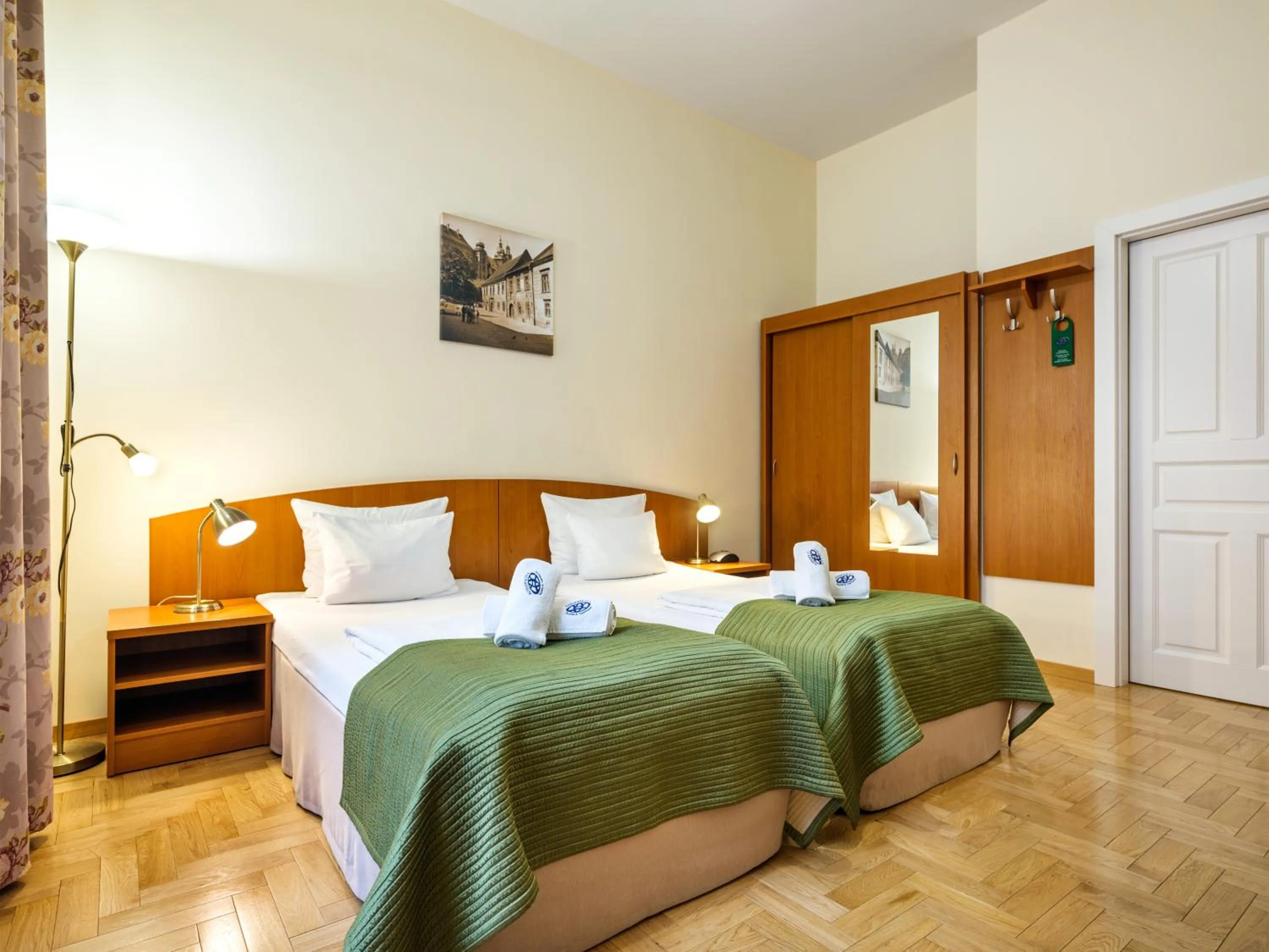 Photo of the whole room, Bed in Kosmopolita Rooms