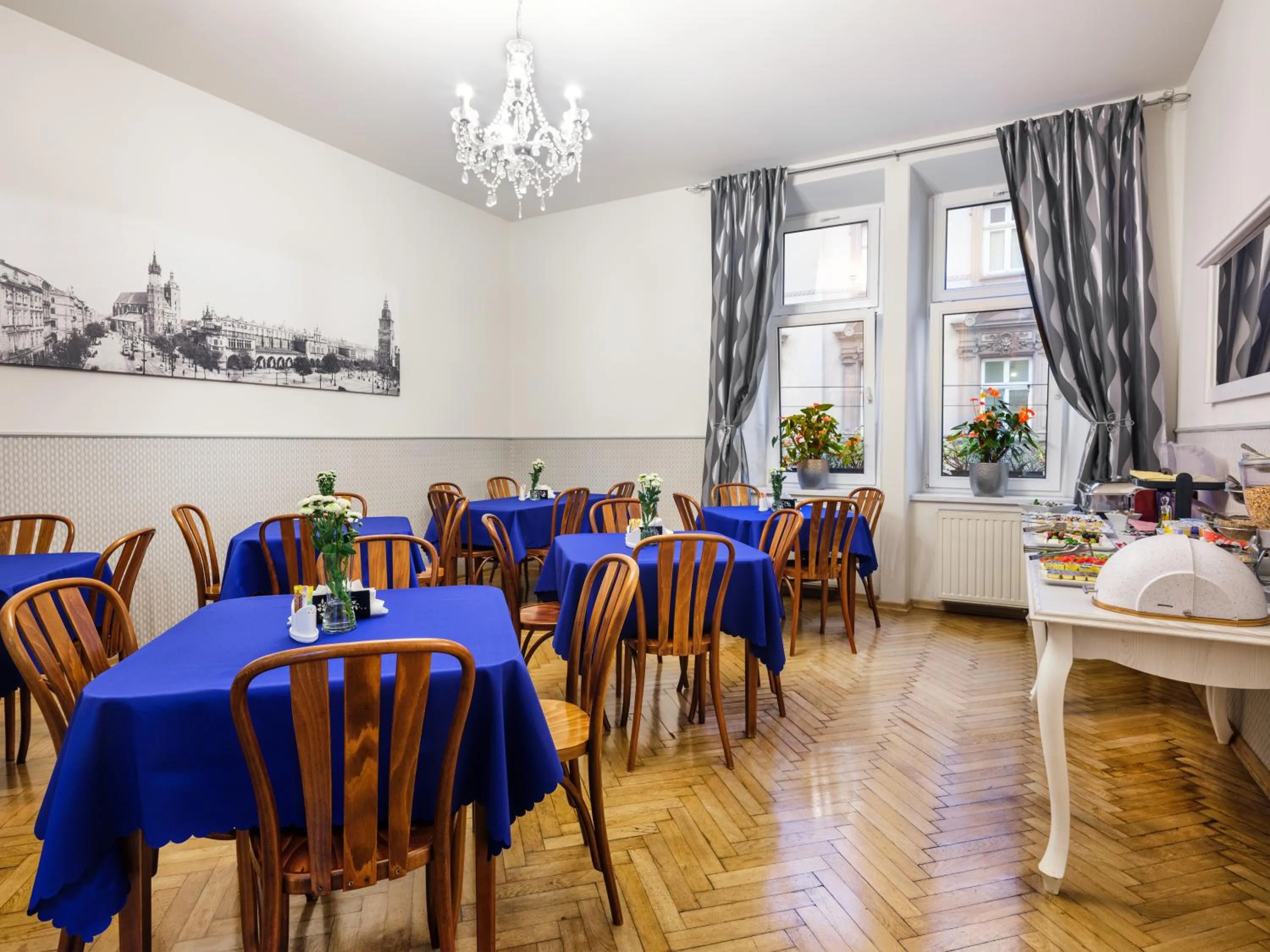 Restaurant/places to eat in Kosmopolita Rooms