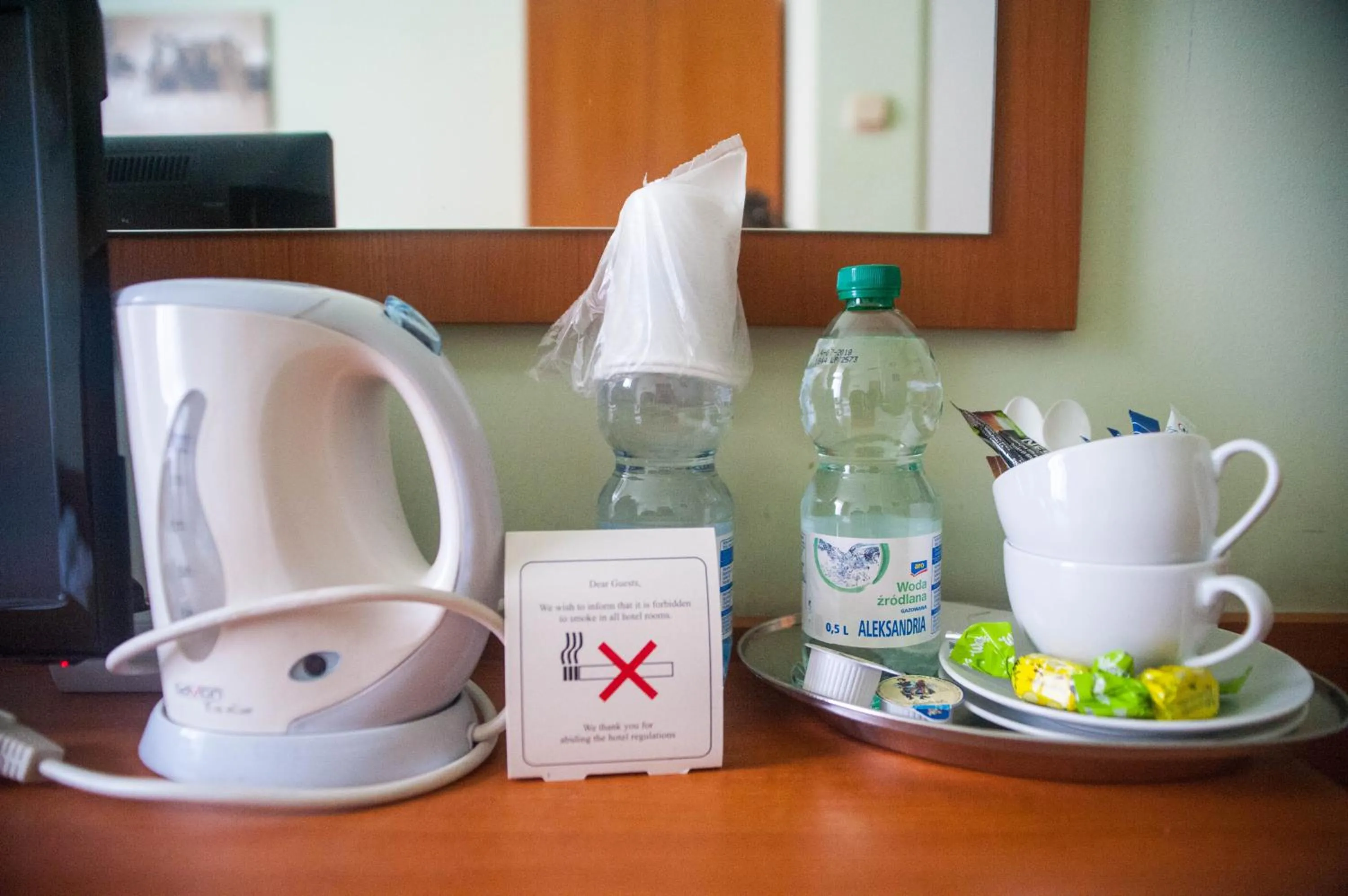 Photo of the whole room in Kosmopolita Rooms