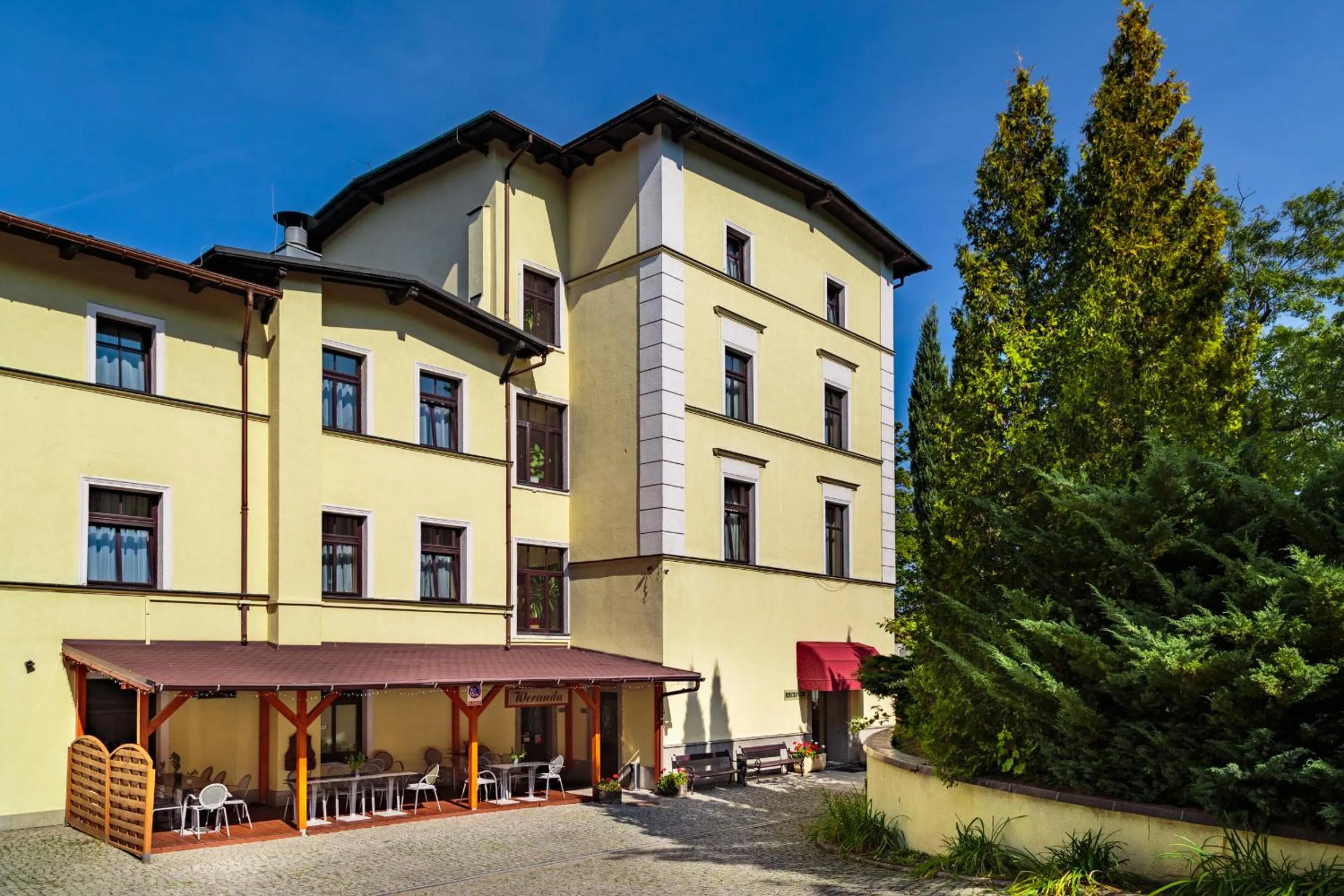 Property building in Hotel Fenix