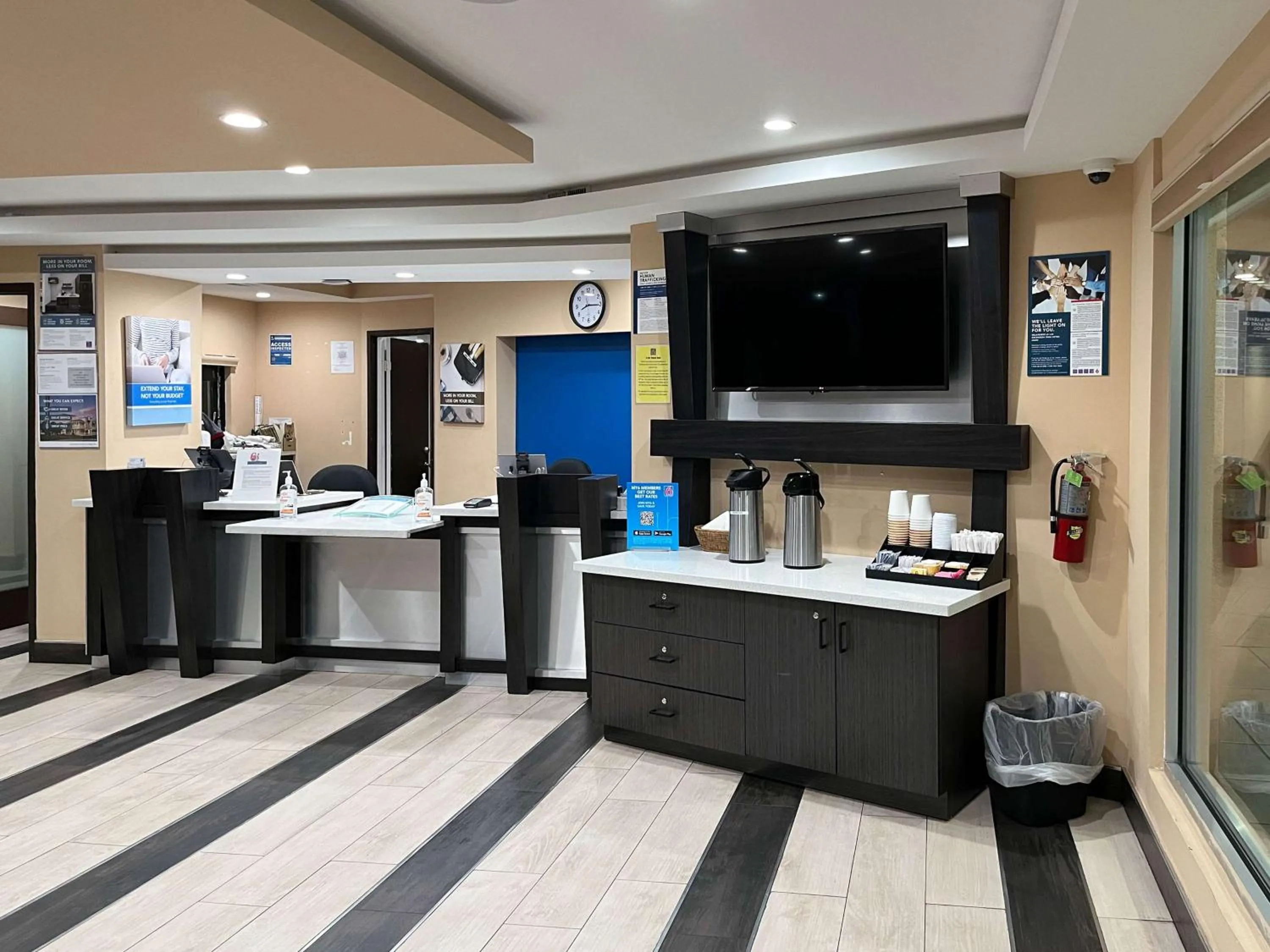 Lobby or reception in Studio 6 Vallejo CA Napa Valley