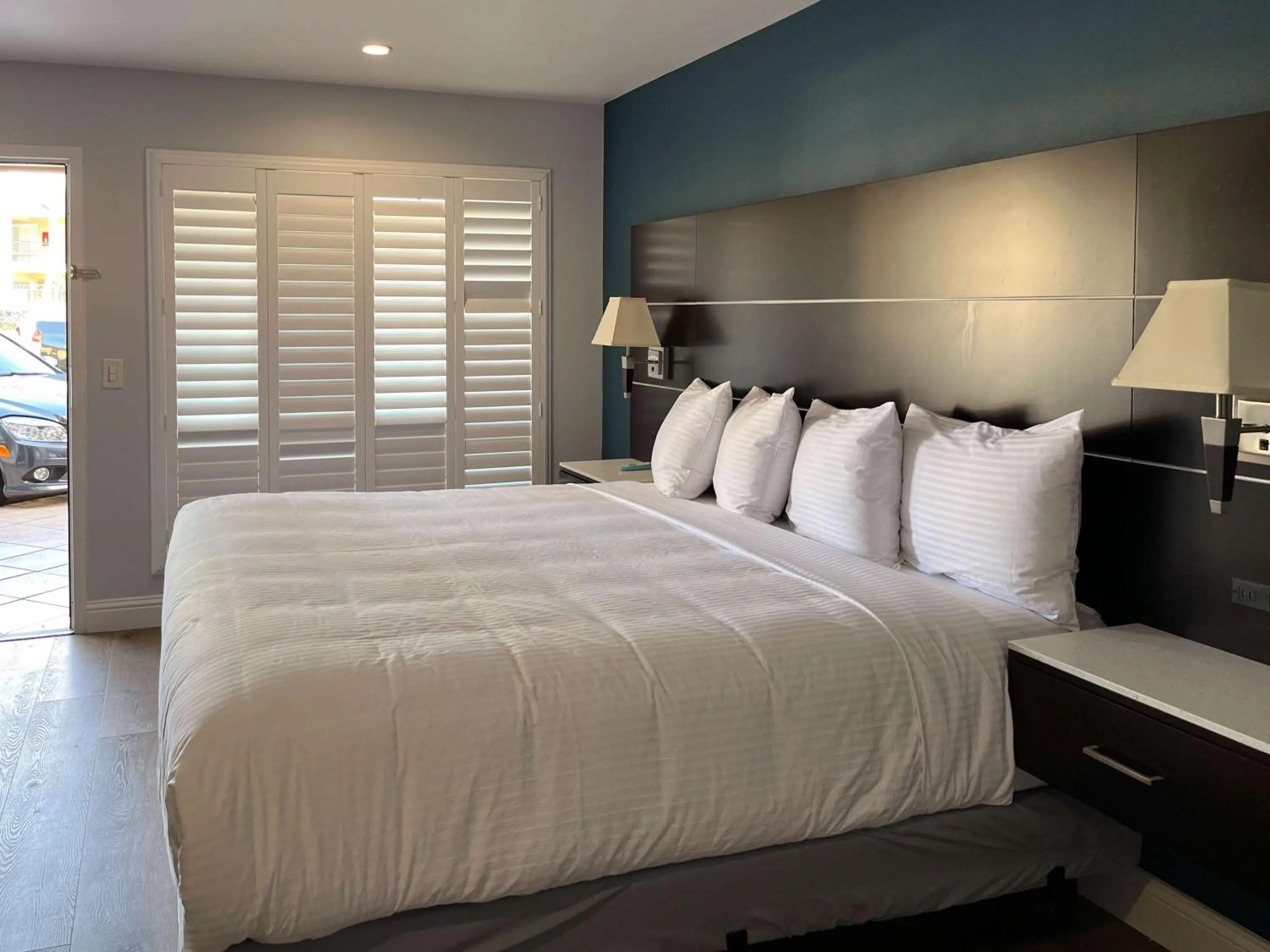 Bedroom, Bed in Studio 6 Vallejo CA Napa Valley