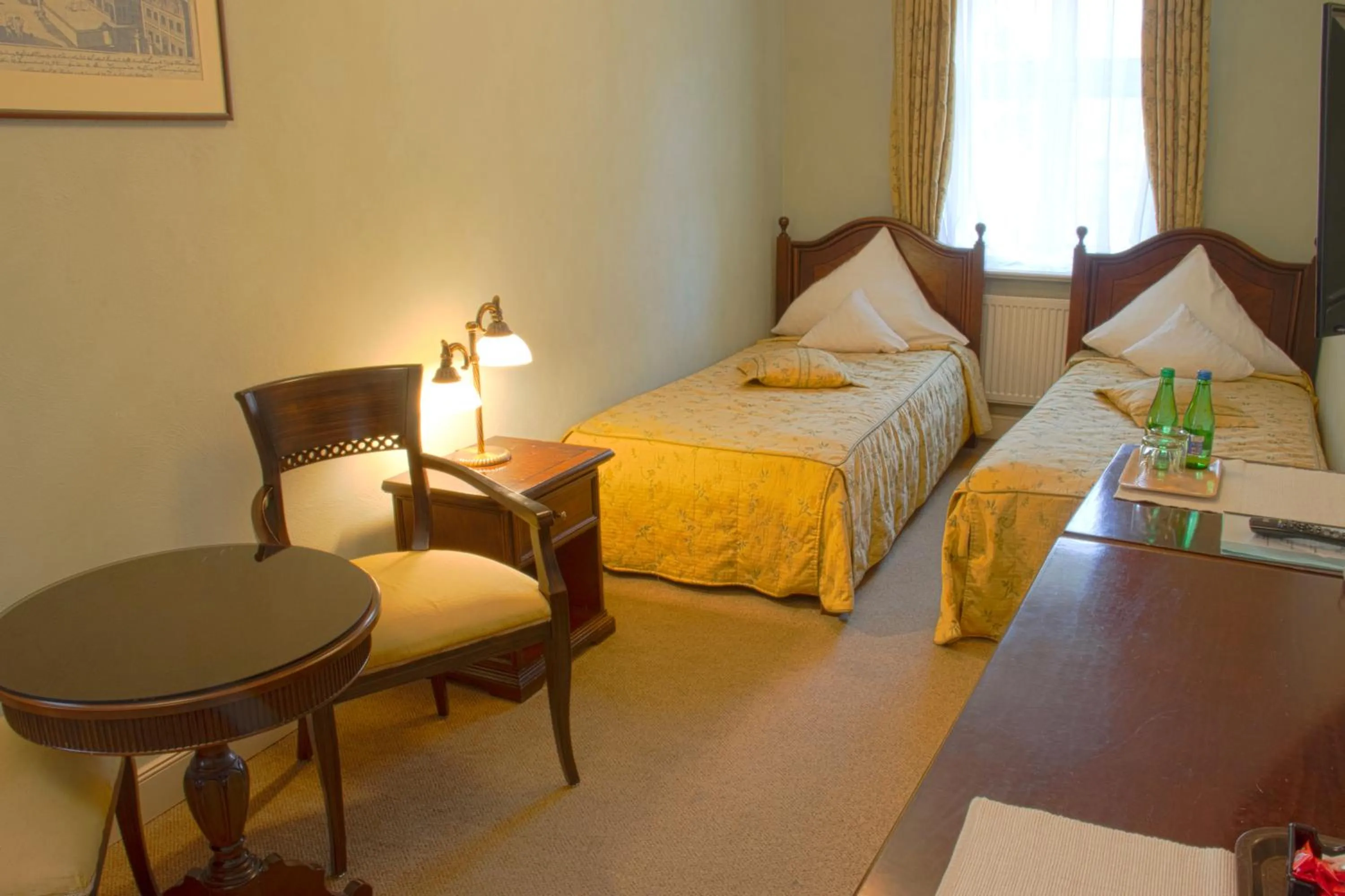 Photo of the whole room, Bed in Pałac Paulinum