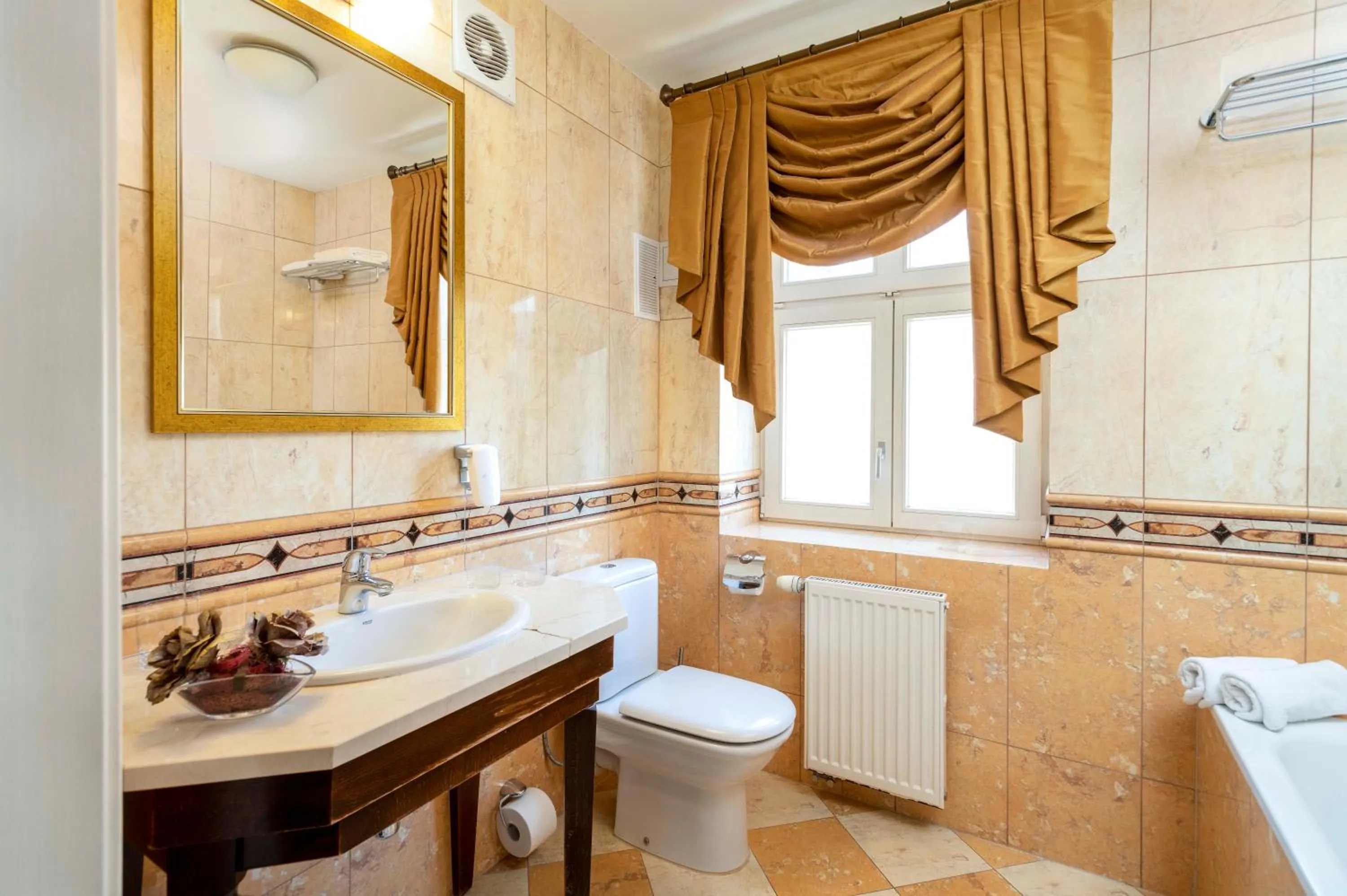 Bathroom in Pałac Paulinum