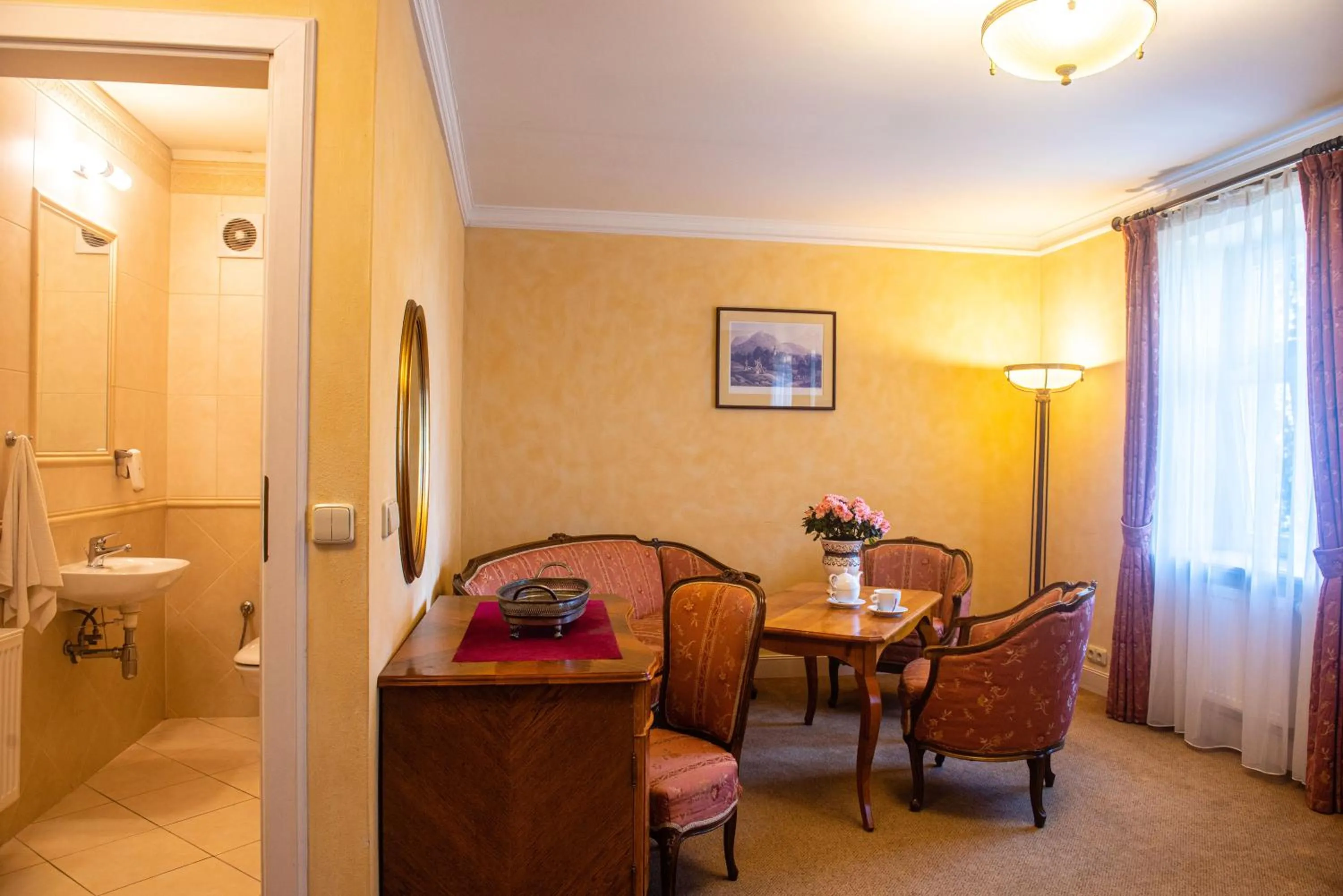 Photo of the whole room in Pałac Paulinum