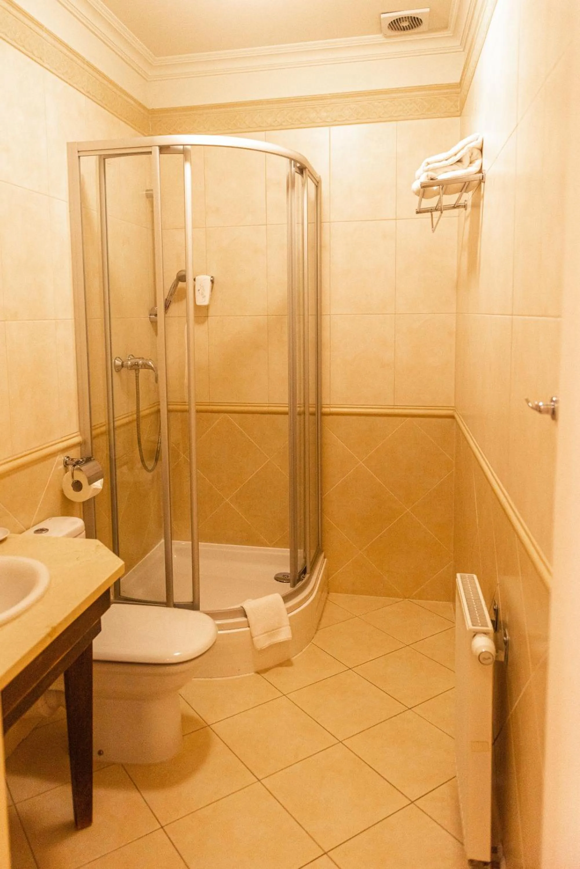 Bathroom in Pałac Paulinum