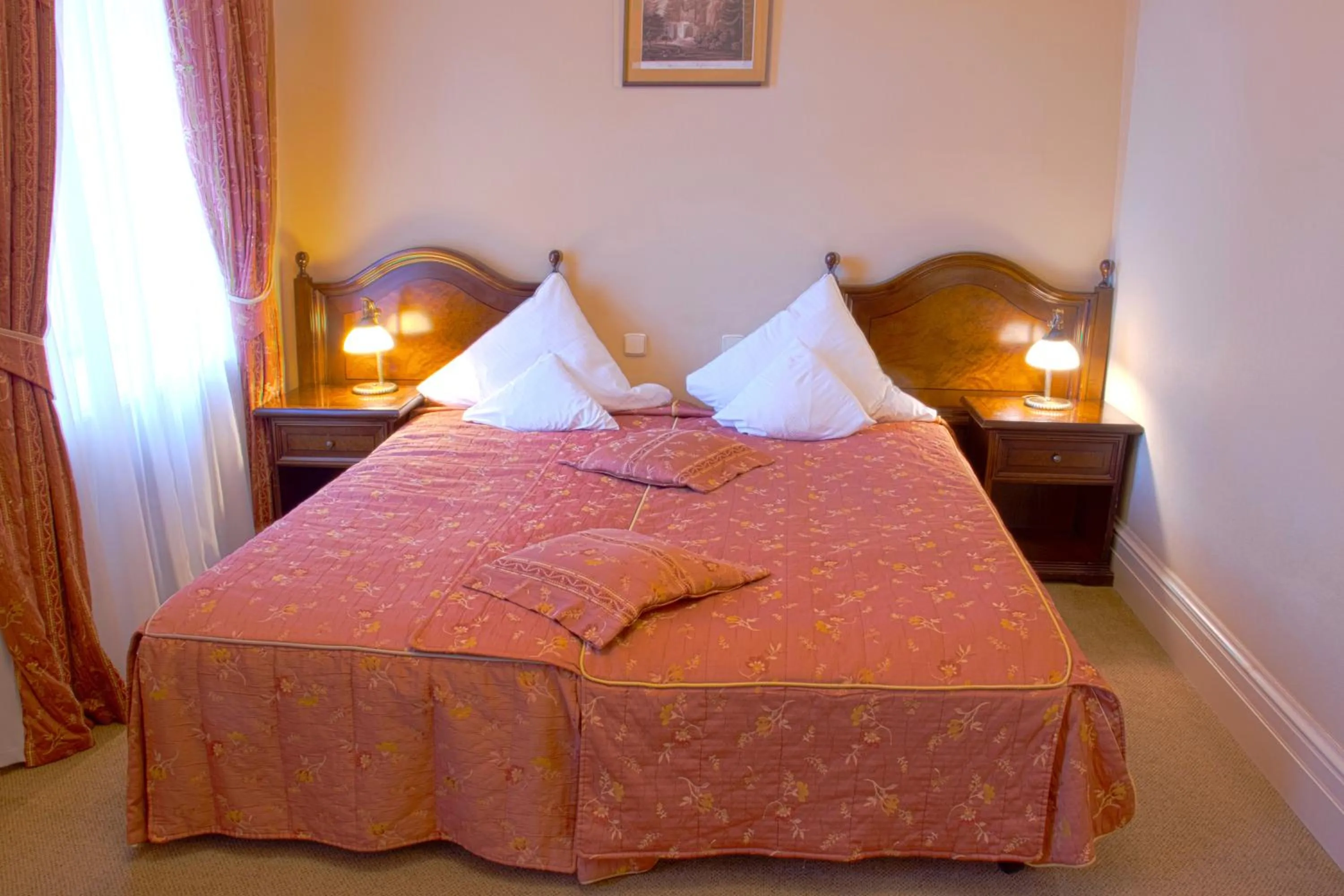 Photo of the whole room, Bed in Pałac Paulinum