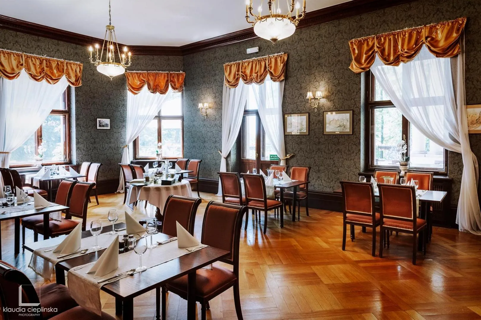 Restaurant/places to eat in Pałac Paulinum
