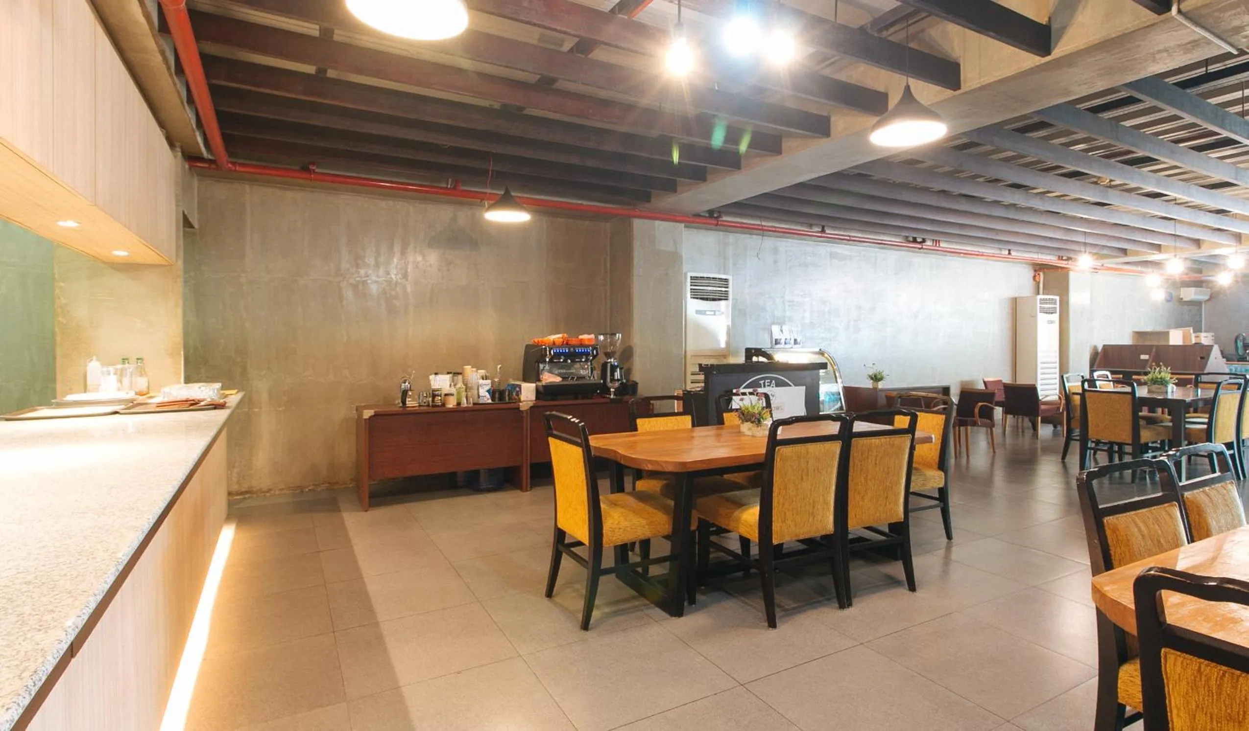 Restaurant/places to eat in RedDoorz @ Insular Square Mandaue City