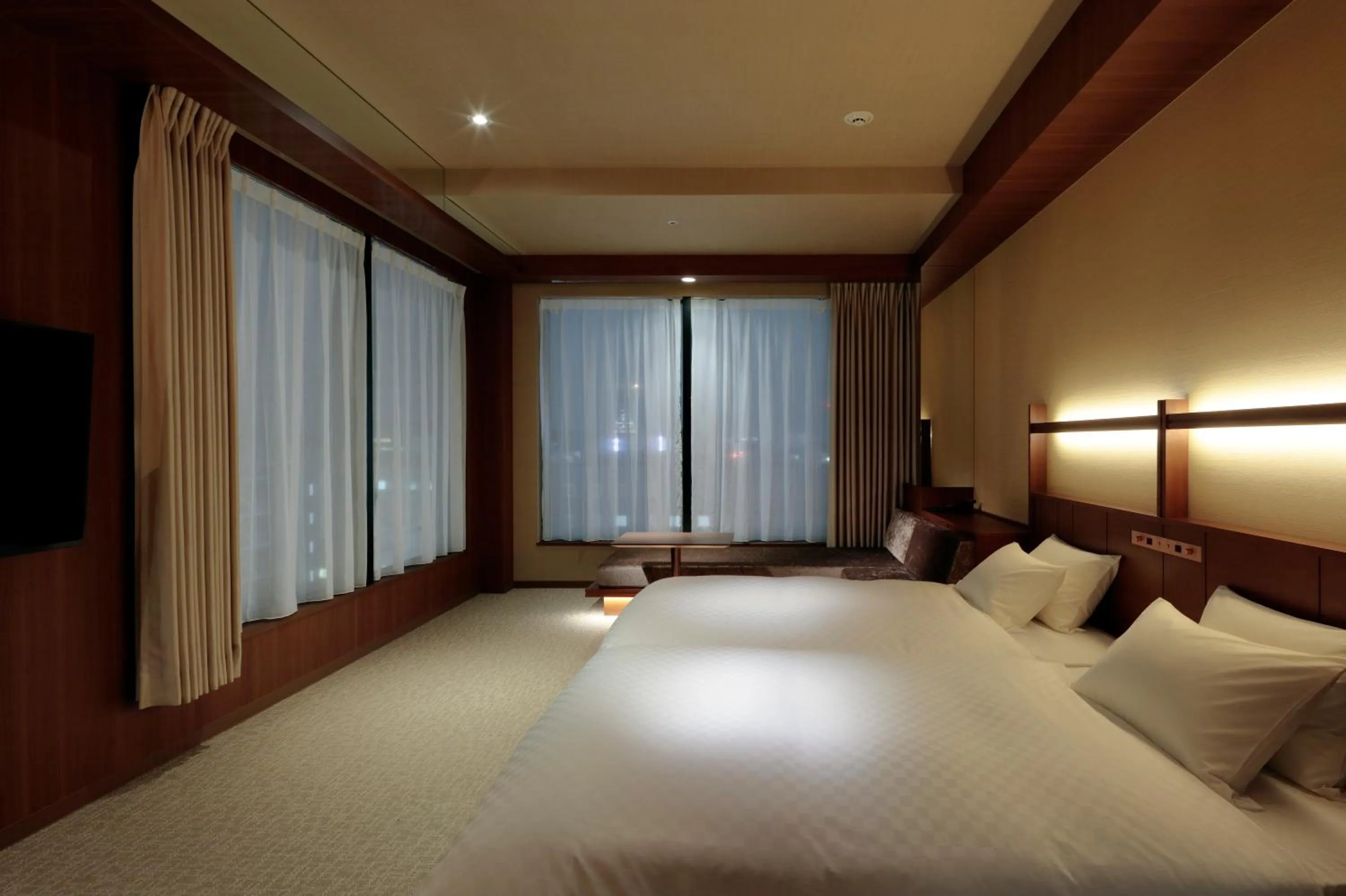 Photo of the whole room, Bed in Candeo Hotels Kumamoto Shinshigai