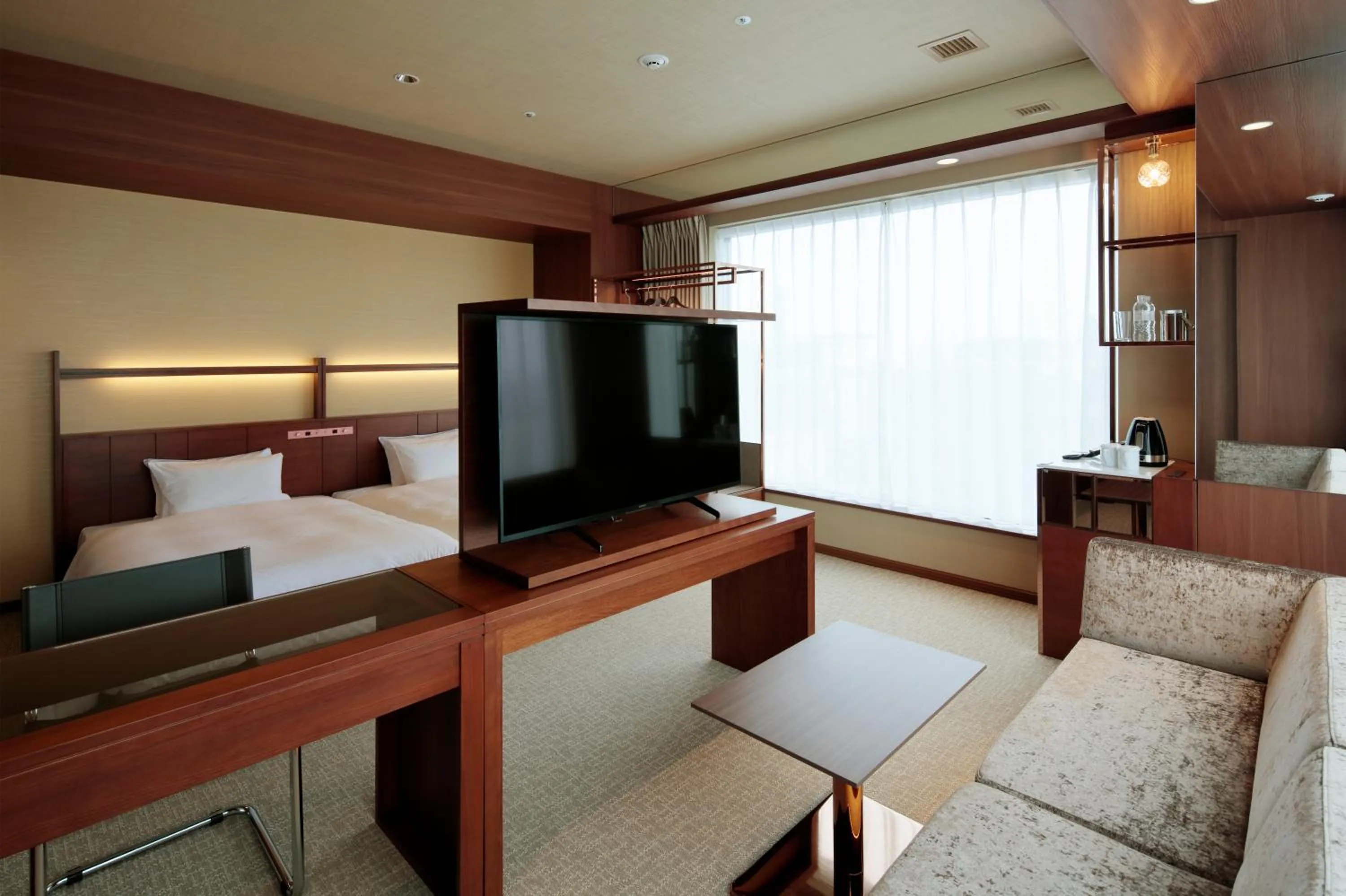 Photo of the whole room, Bed in Candeo Hotels Kumamoto Shinshigai