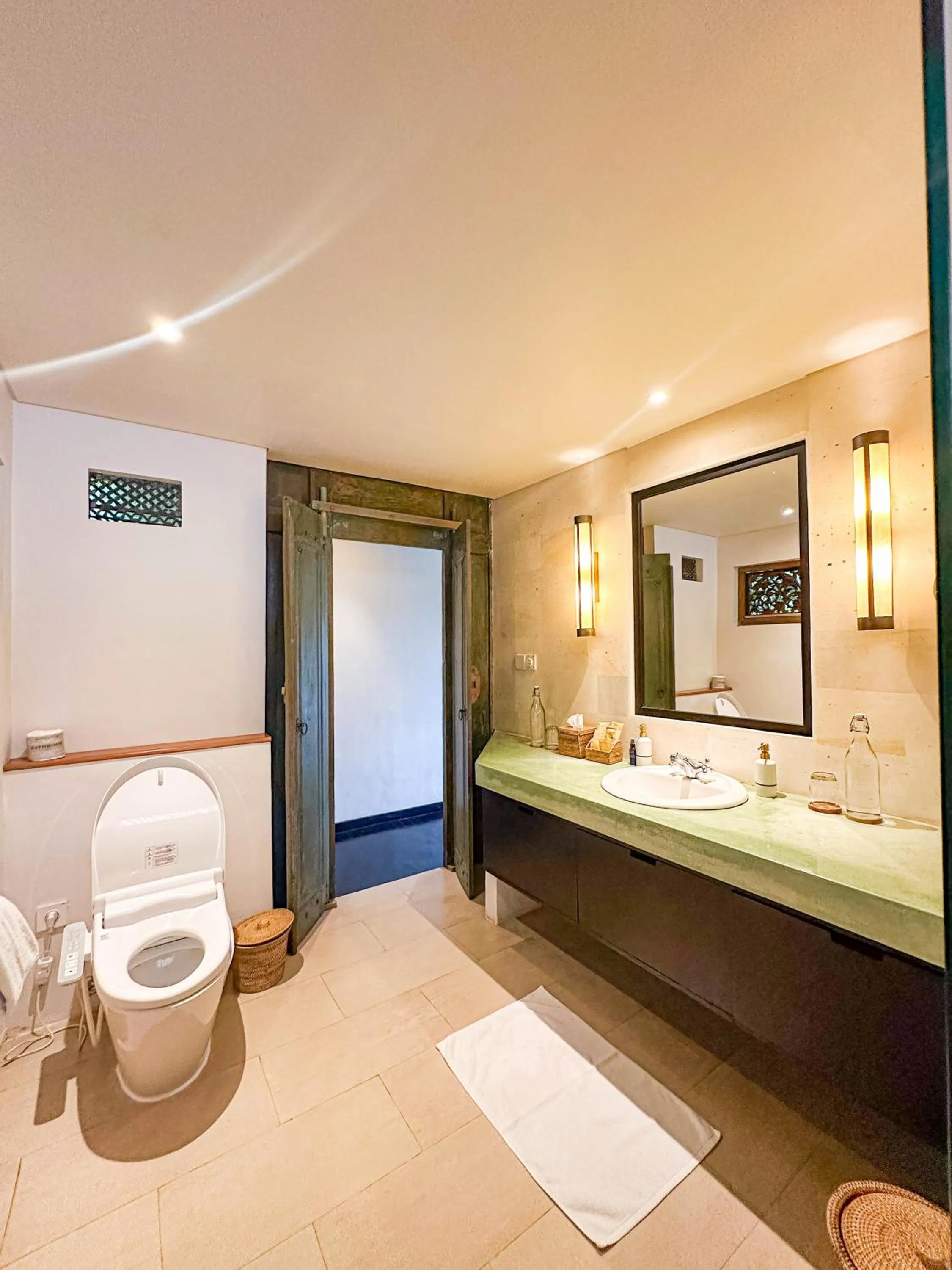 Bathroom, Bed in Uma Kalai