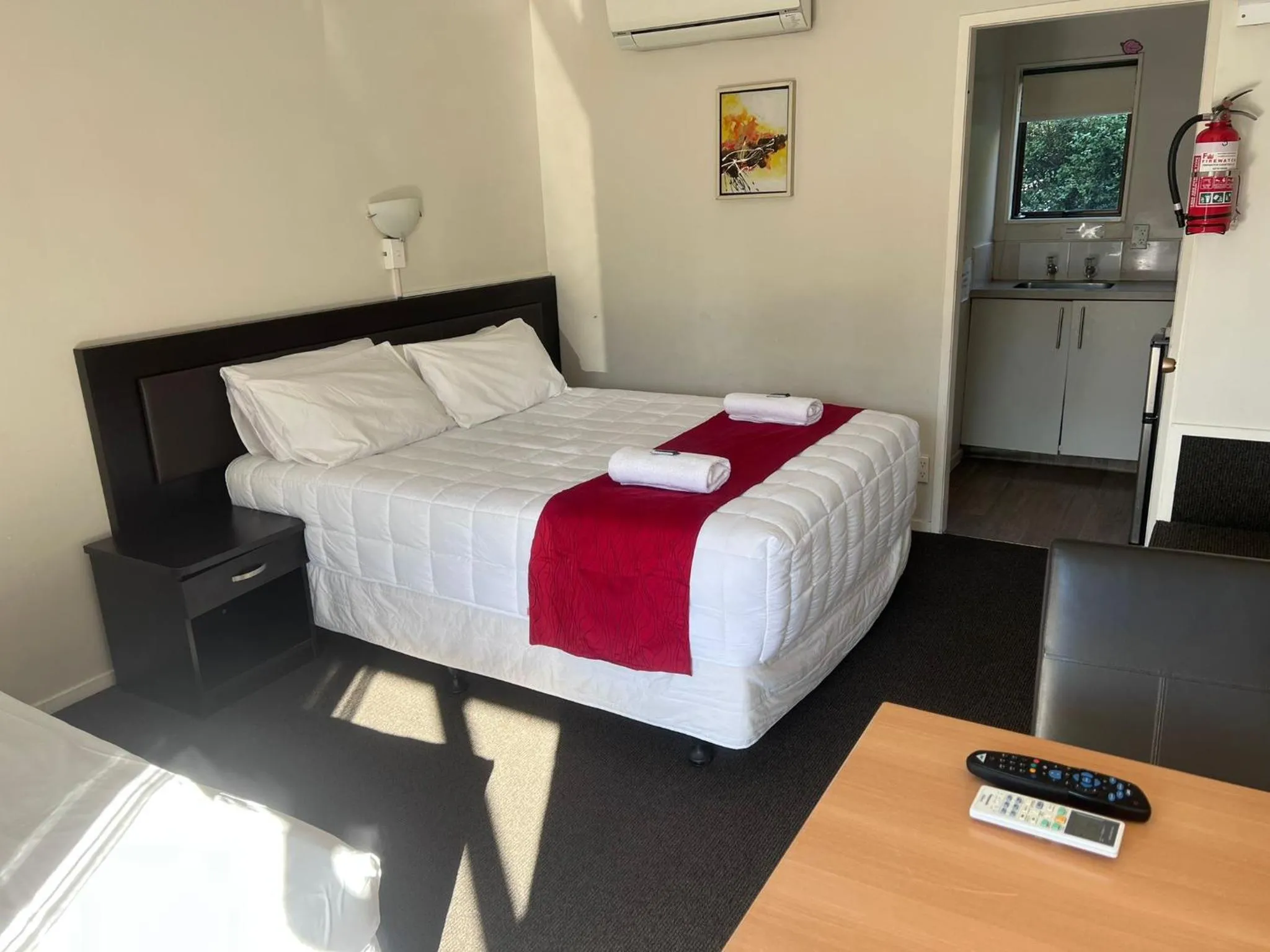 Photo of the whole room, Bed in Monument Motor Lodge Papakura