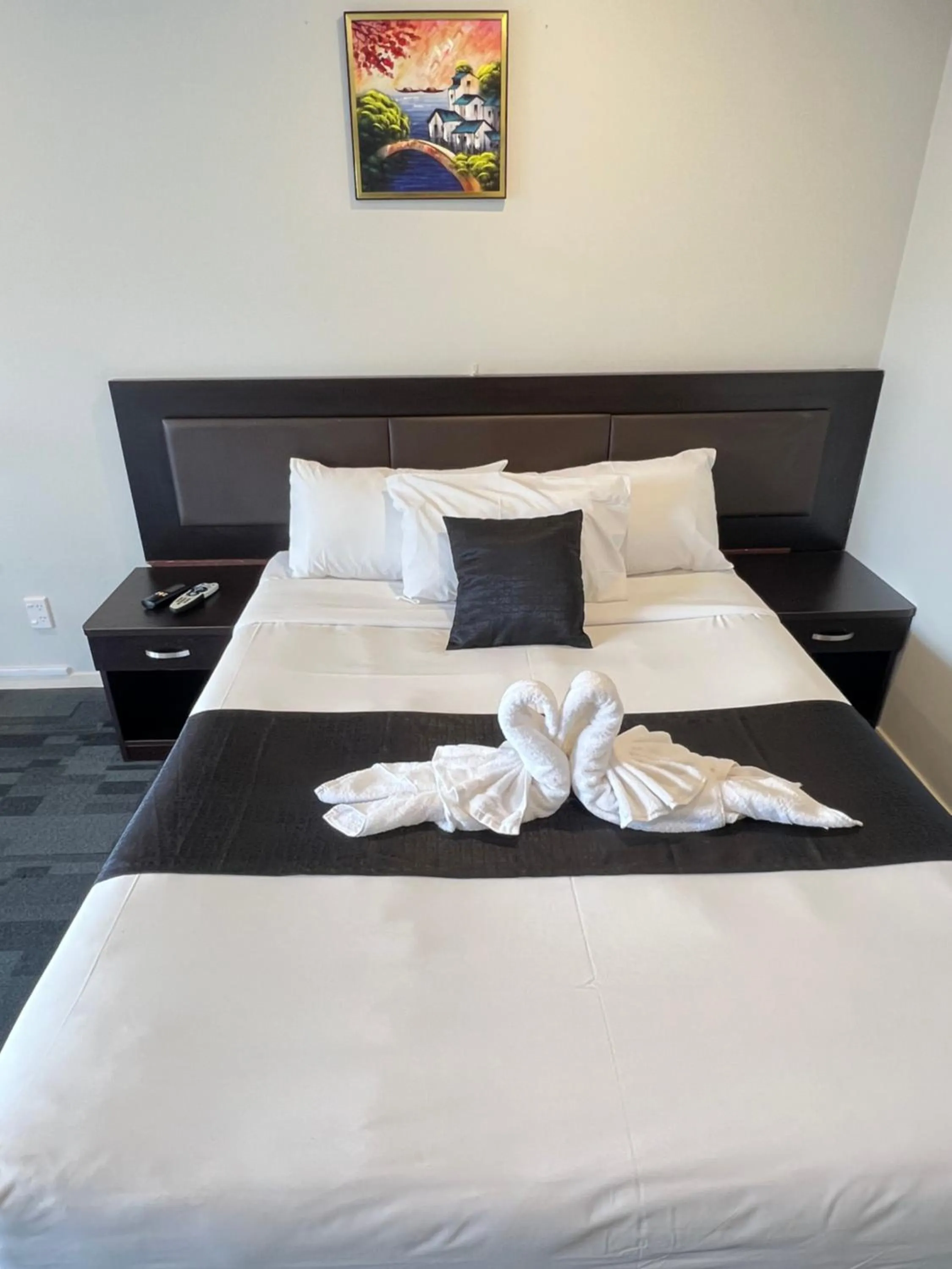 Bed in Monument Motor Lodge Papakura