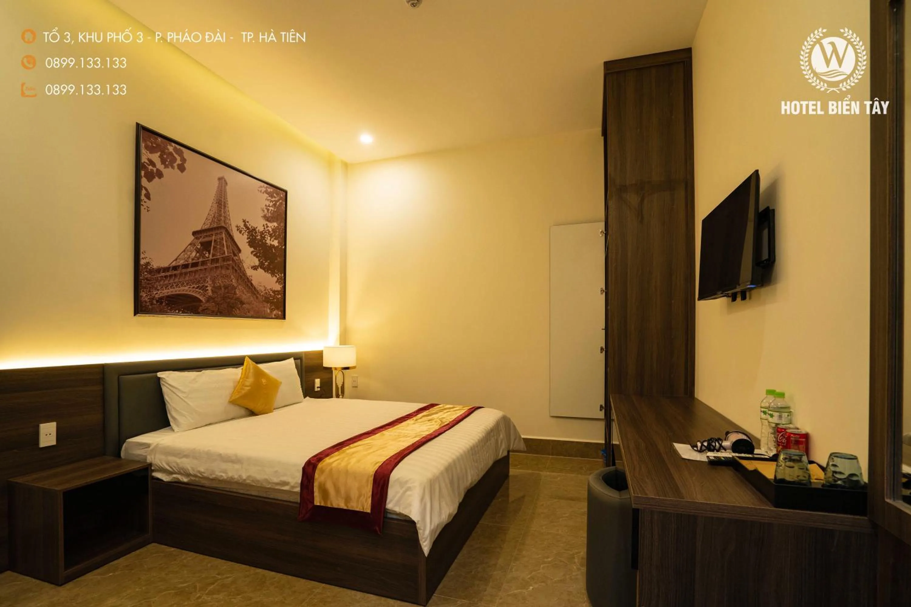 Bed in KHÁCH SẠN BIỂN TÂY