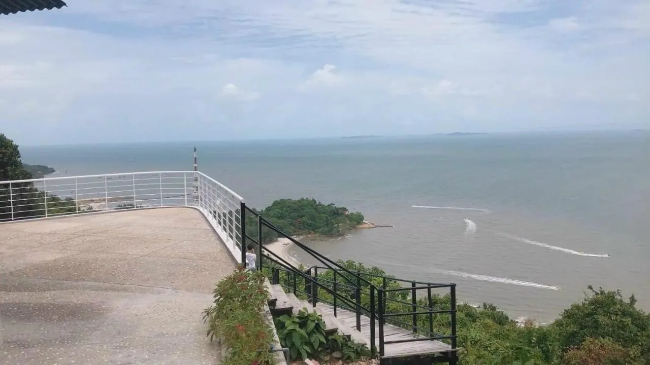 Hiking in KHÁCH SẠN BIỂN TÂY