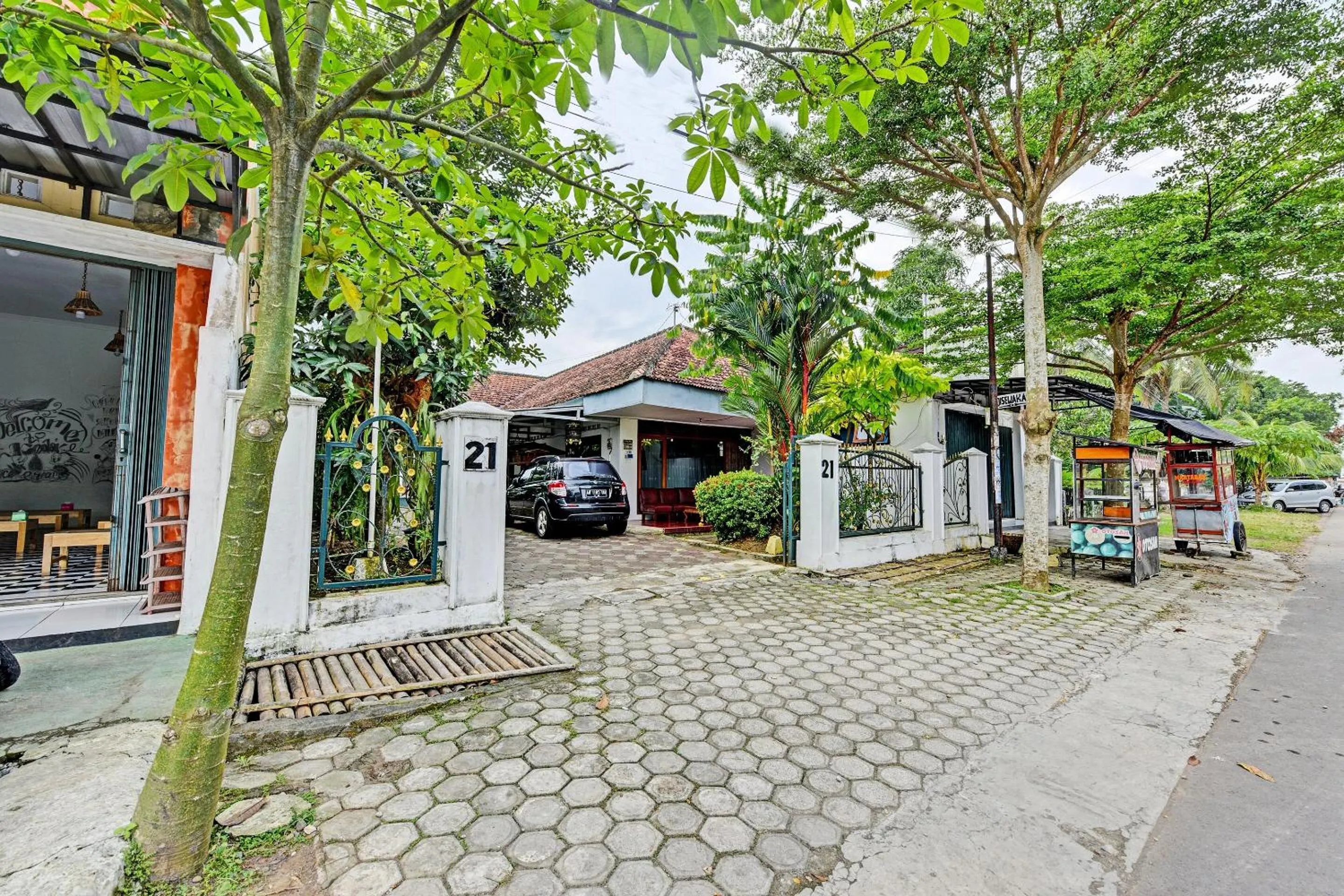 Facade/entrance in SPOT ON 91372 Wisma Bulin