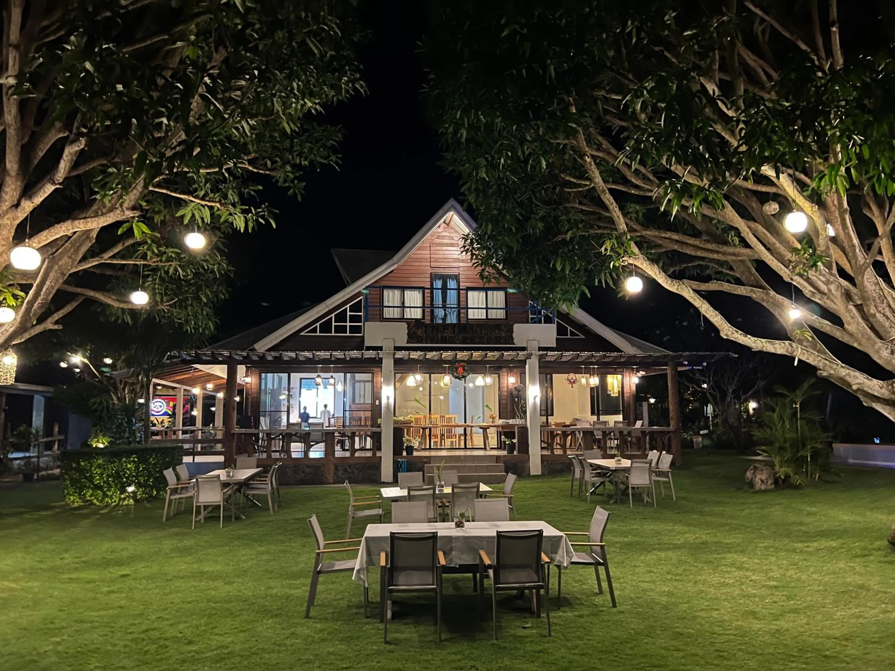 Restaurant/places to eat in Infinity Diving Resort and Residences