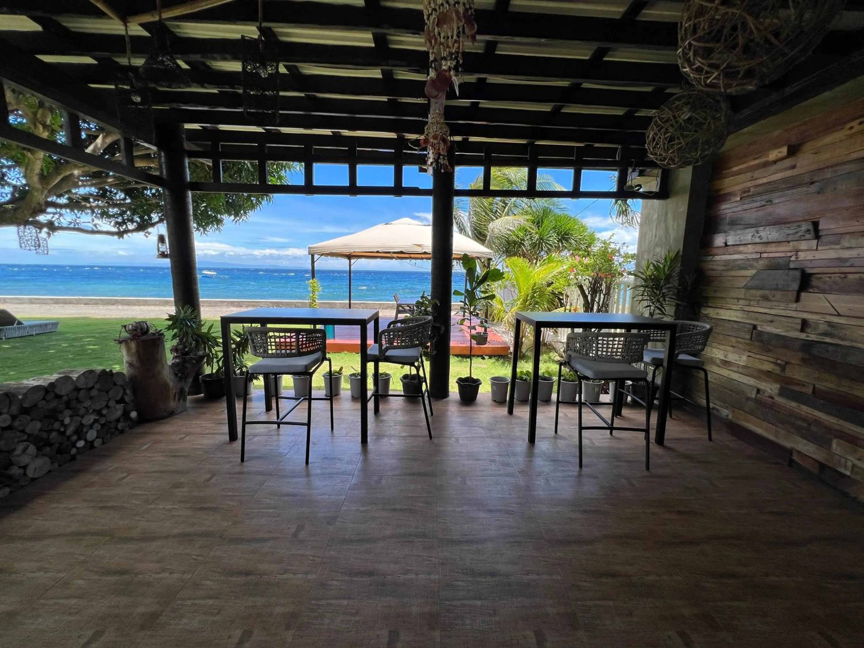 Restaurant/places to eat in Infinity Diving Resort and Residences