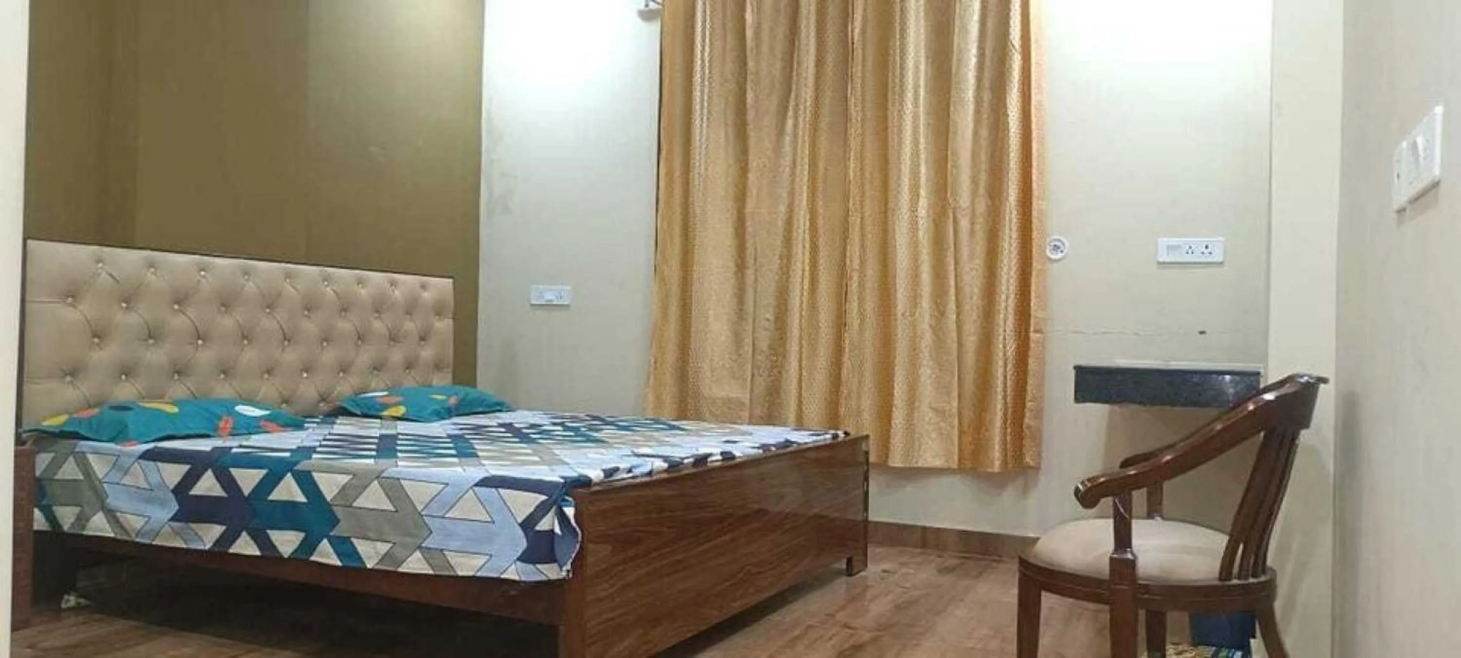 Bedroom in Hotel O Sky Hills Near Chaudhary Charan Singh International Airport