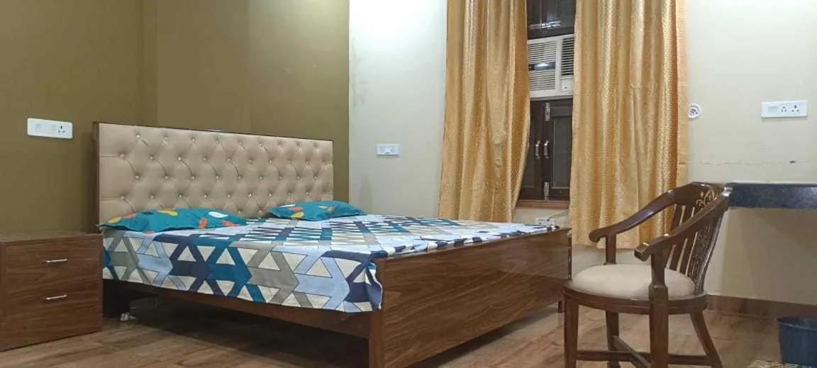 Bedroom in Hotel O Sky Hills Near Chaudhary Charan Singh International Airport