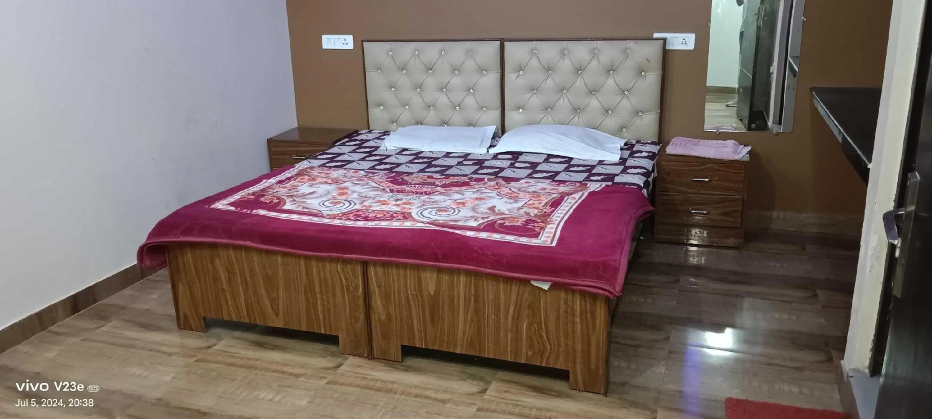 Bedroom in Hotel O Sky Hills Near Chaudhary Charan Singh International Airport