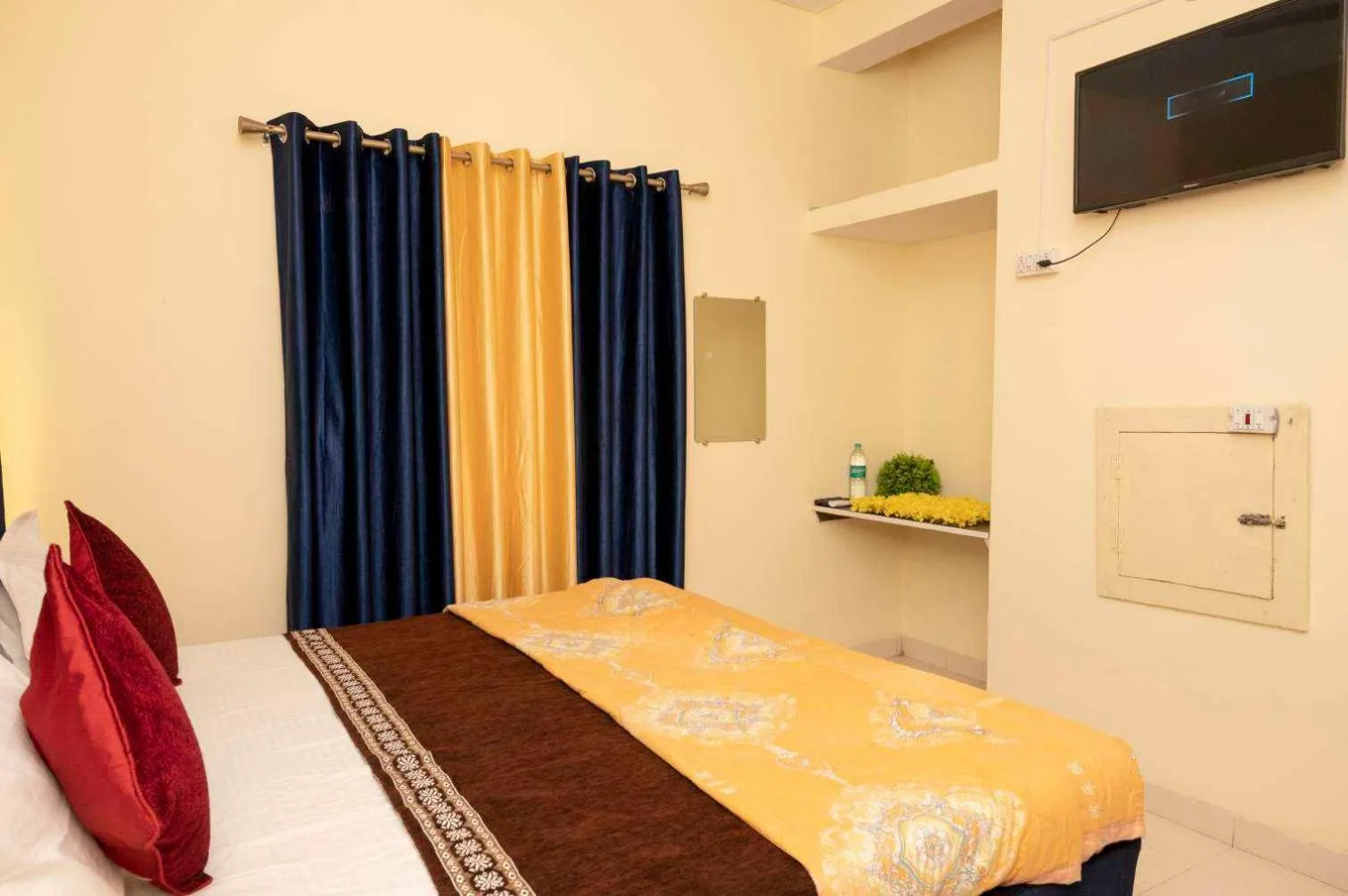 Bedroom in Hotel O POP Hotel Blue Star