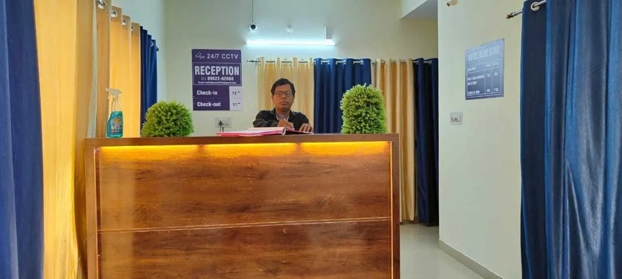 Lobby or reception in Hotel O POP Hotel Blue Star