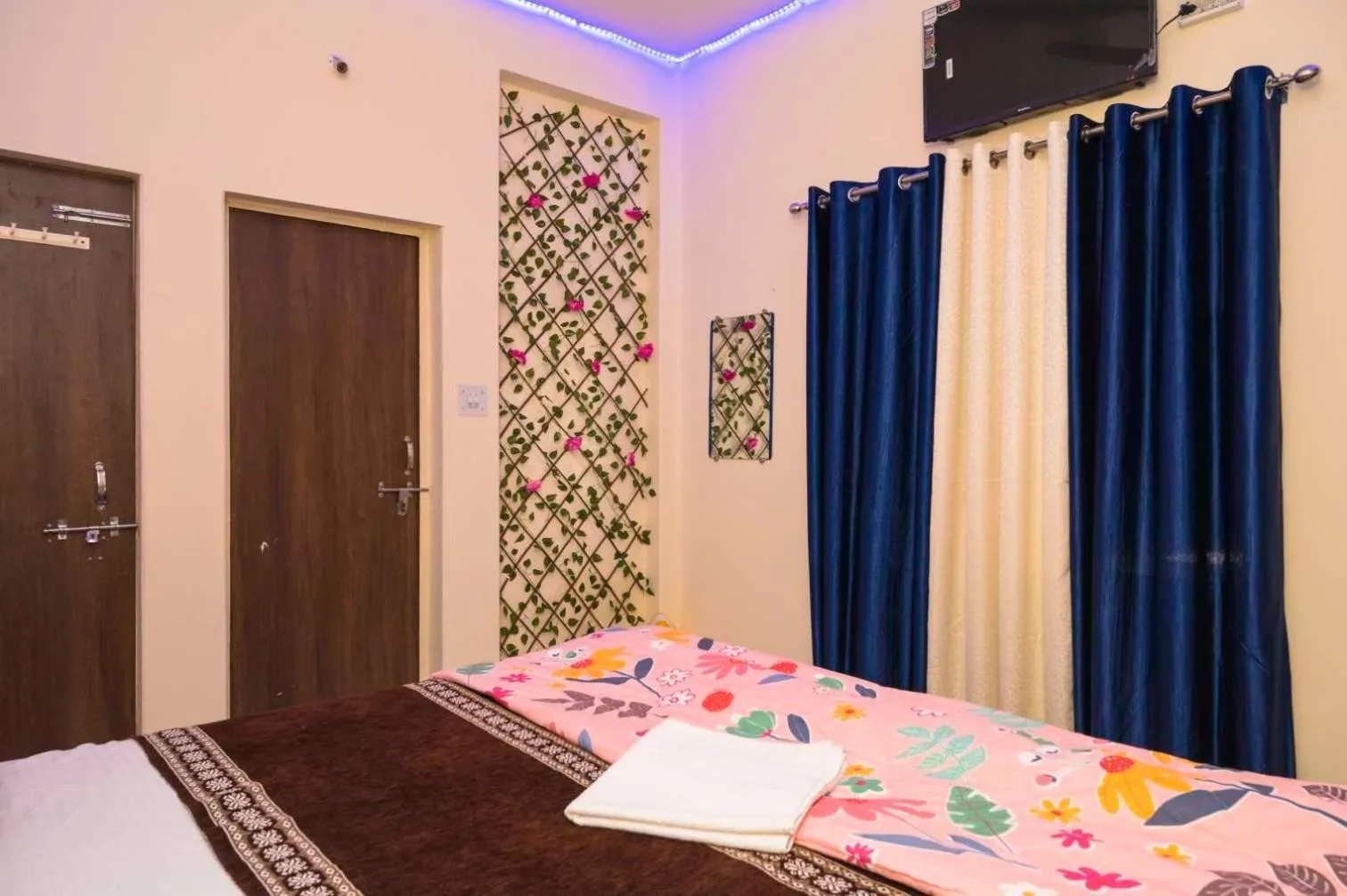 Bedroom in Hotel O POP Hotel Blue Star