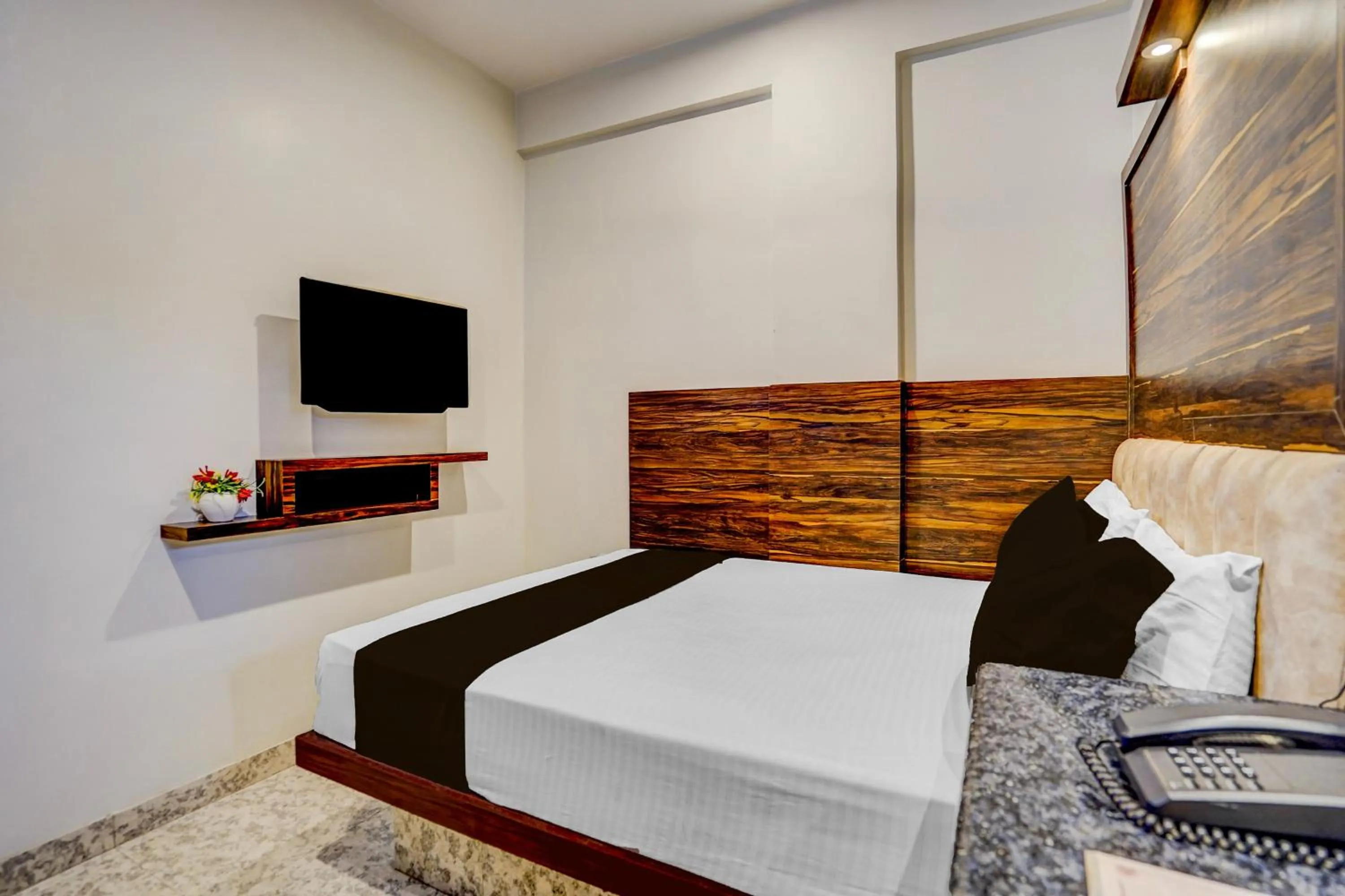 Bedroom, Bed in Super Townhouse Zero Mile Gandhi Setu Formerly Classic Court