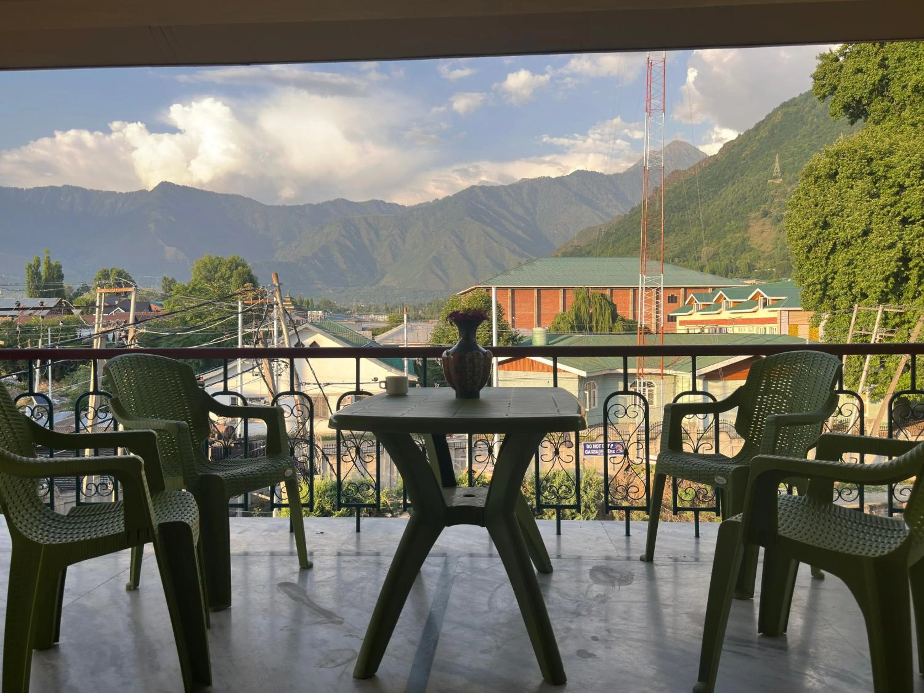 Restaurant/places to eat in Jan Mahal