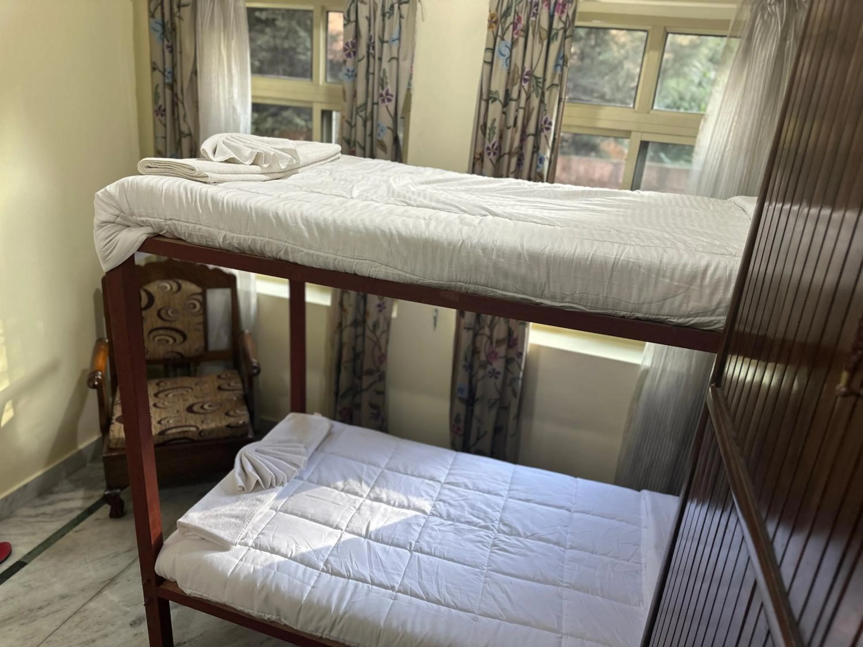 bunk bed, Bed in Jan Mahal