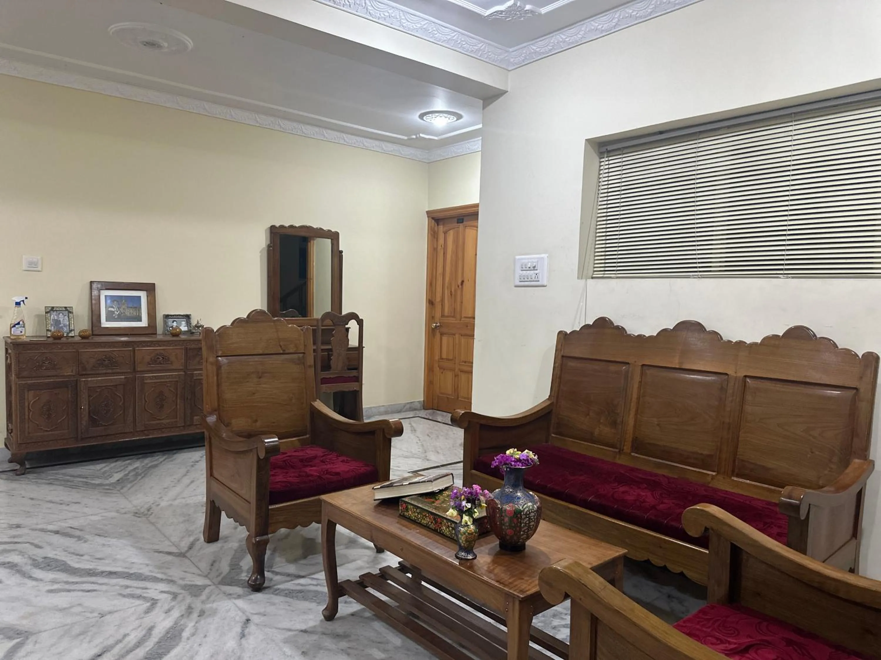 Restaurant/places to eat in Jan Mahal