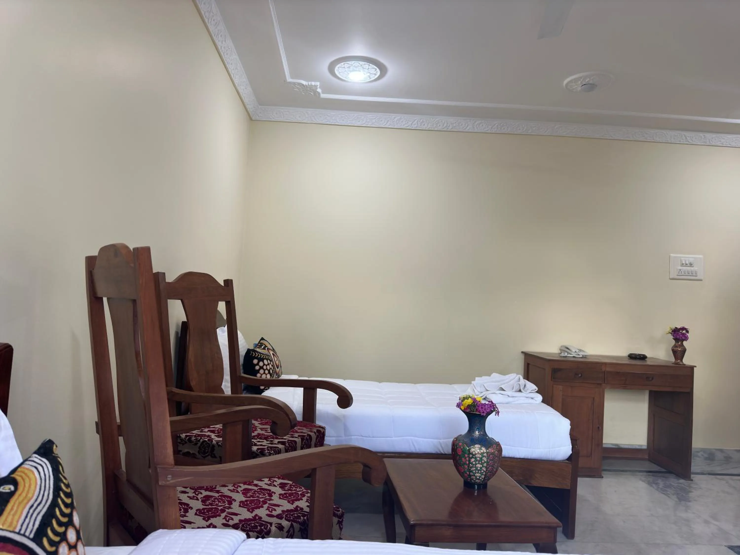 Bed in Jan Mahal