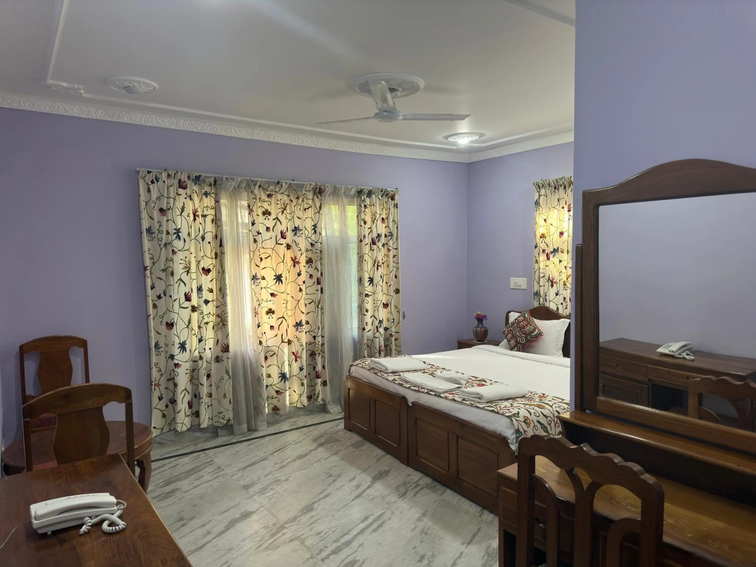 Bed in Jan Mahal
