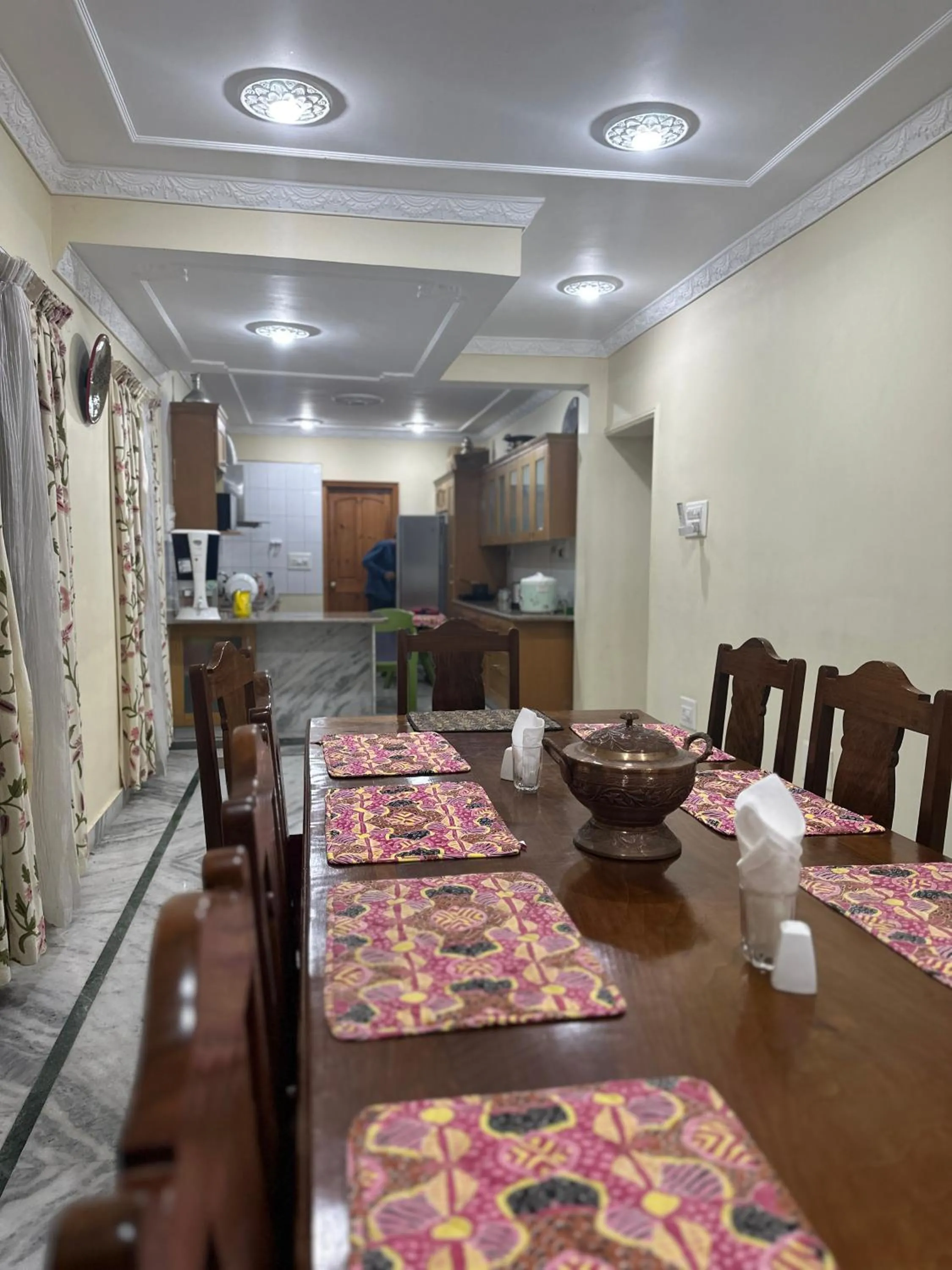Restaurant/places to eat in Jan Mahal