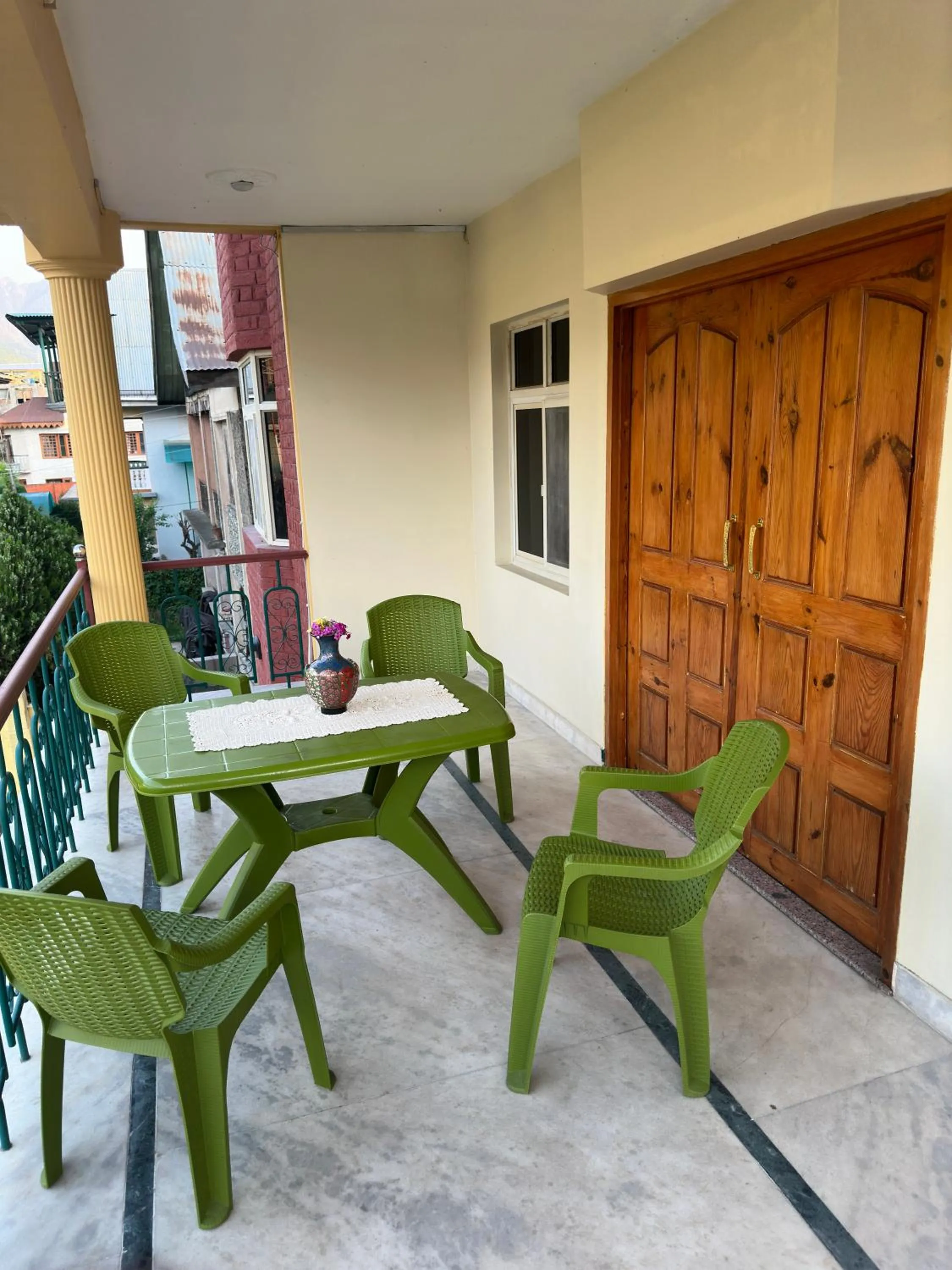 Restaurant/places to eat in Jan Mahal
