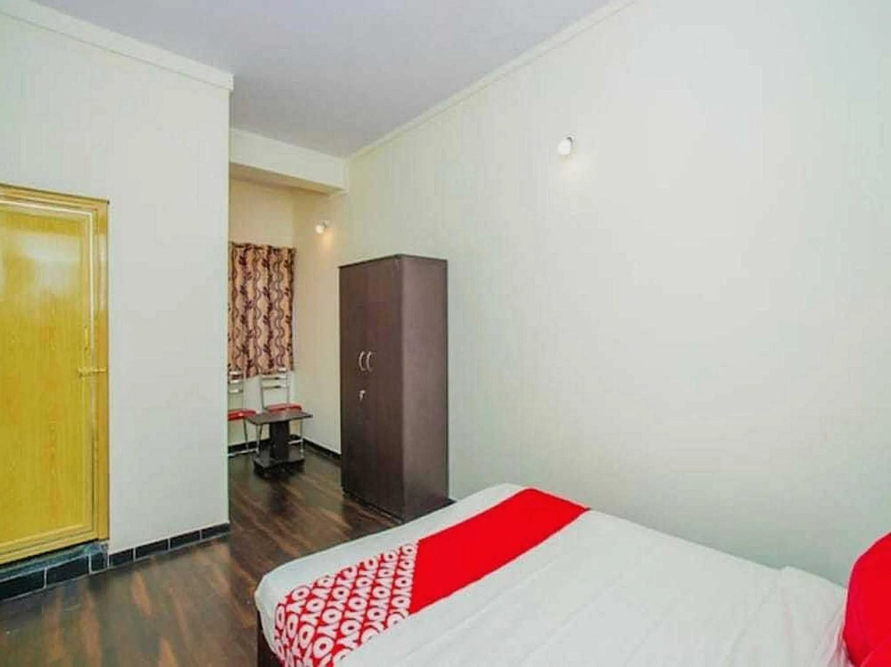 Bedroom in SPOT ON Happy Stay Near Sri Amruth Chithra Mandira