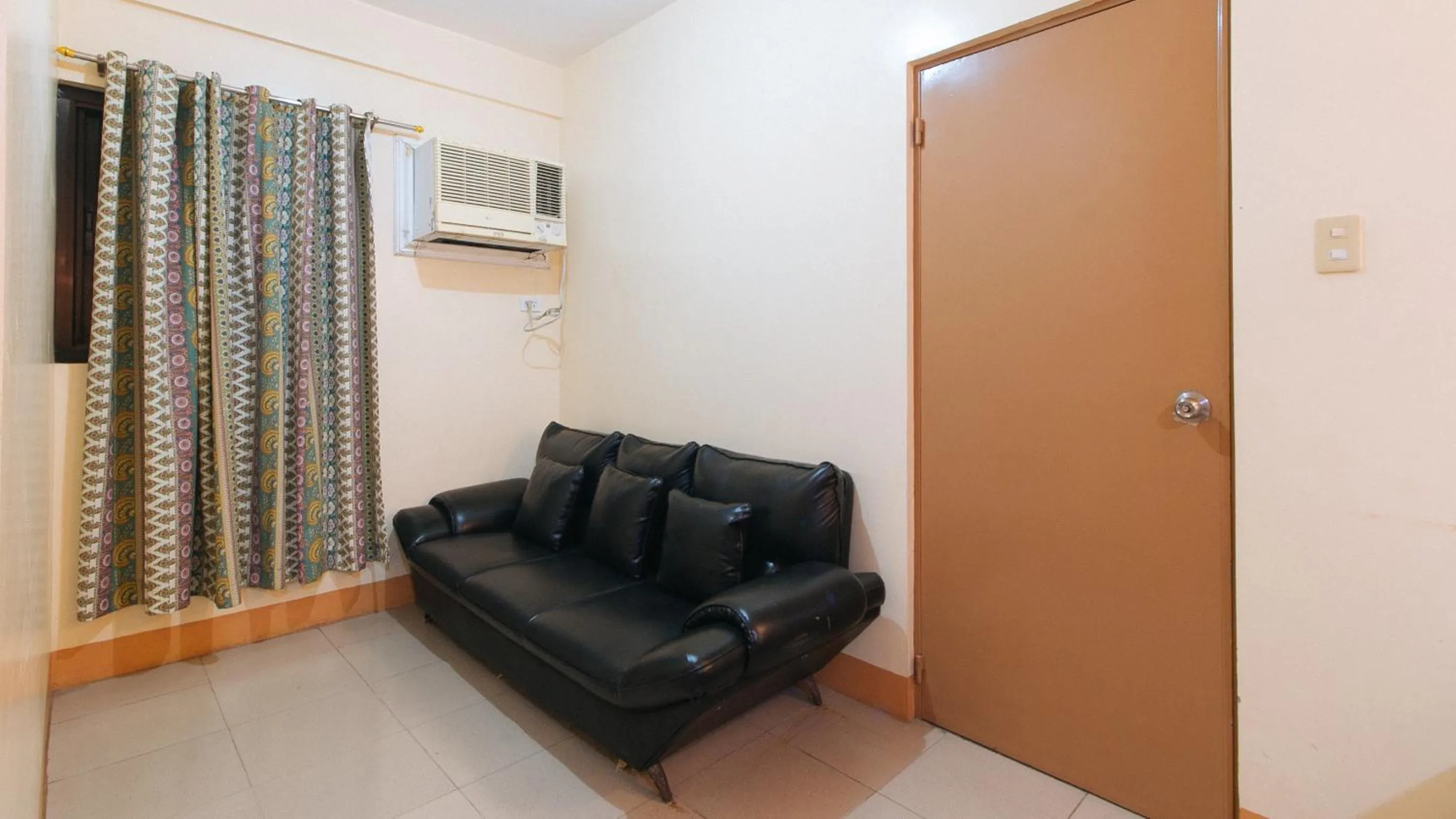 Seating area in RedDoorz @ Golden Park Inn La Union