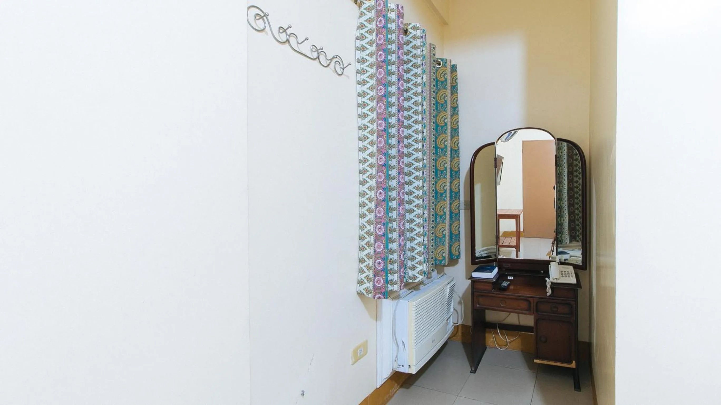 TV and multimedia in RedDoorz @ Golden Park Inn La Union