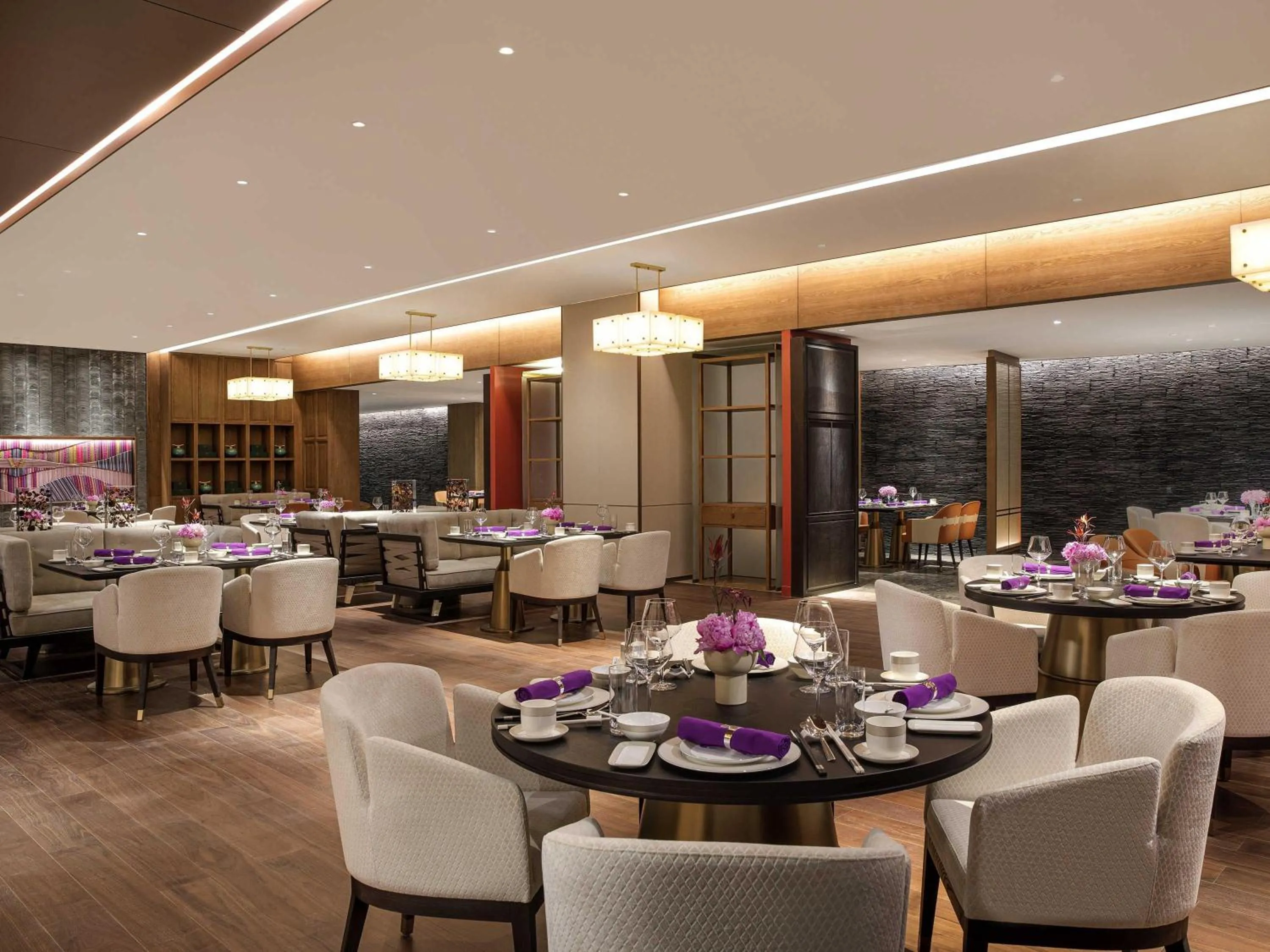 Restaurant/places to eat in Pullman Yuxi