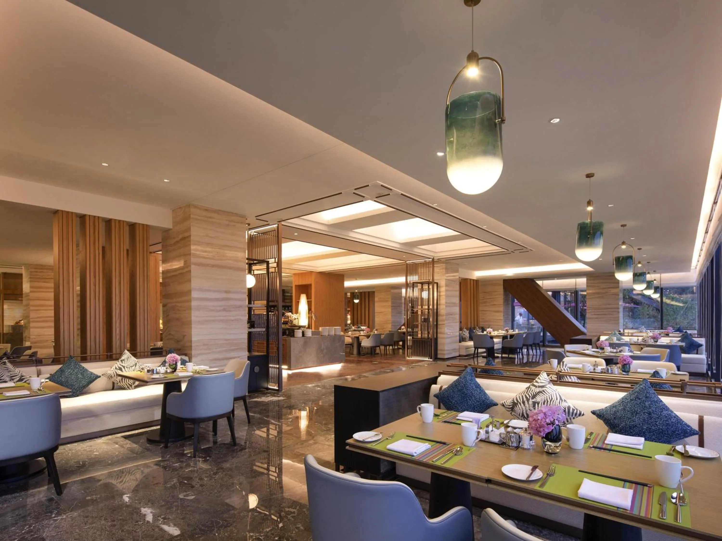 Restaurant/places to eat in Pullman Yuxi