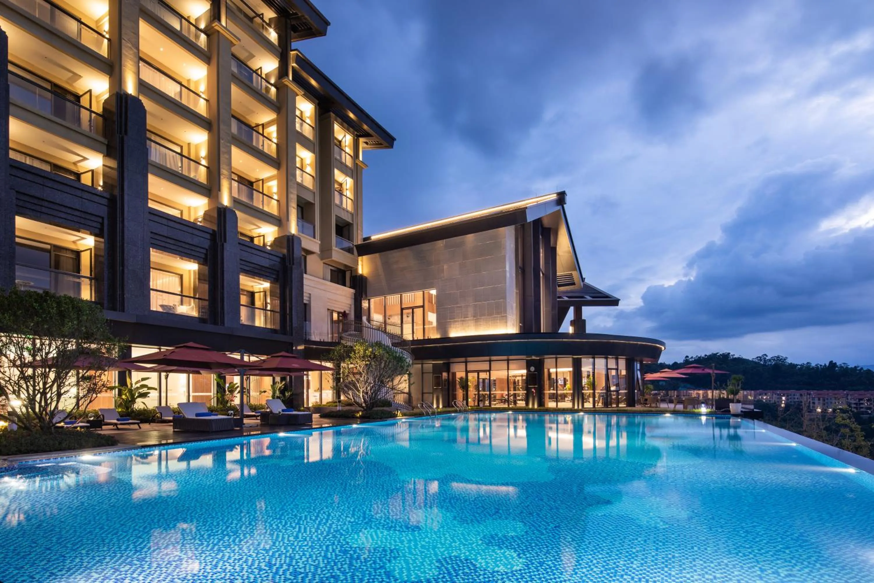 Swimming pool in Pullman Yuxi