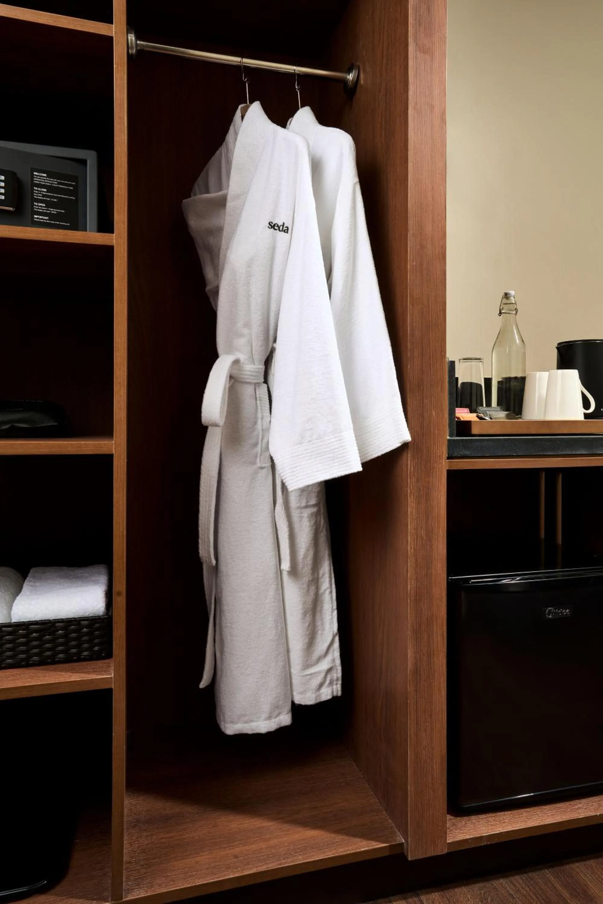 towels in Seda Abreeza - Newly Renovated