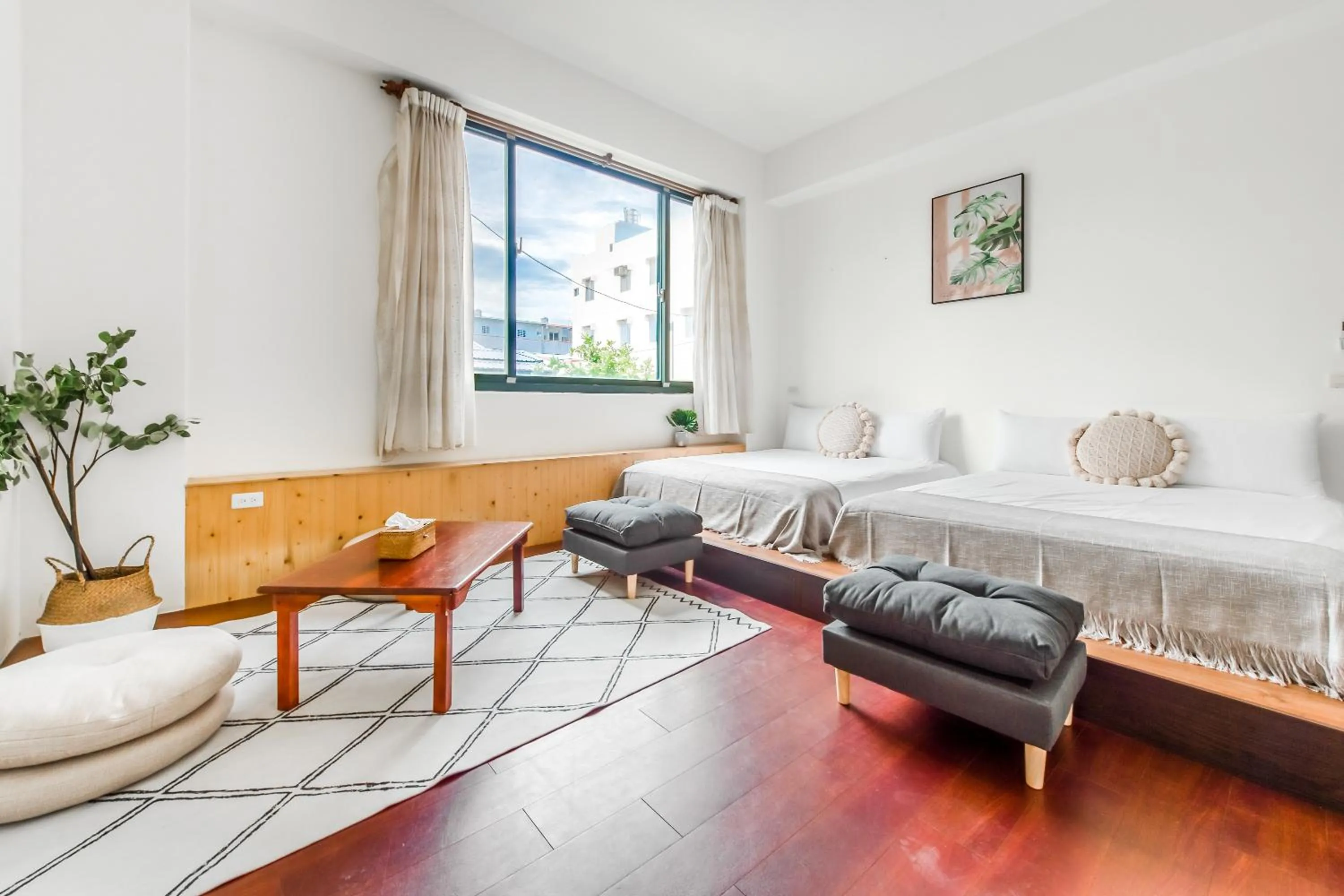 Photo of the whole room, Bed in Travel Road WuWu