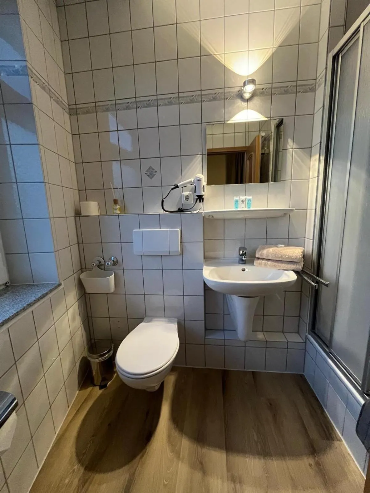 Bathroom in Zur Sonne "Gasthaus-Bar-Events"