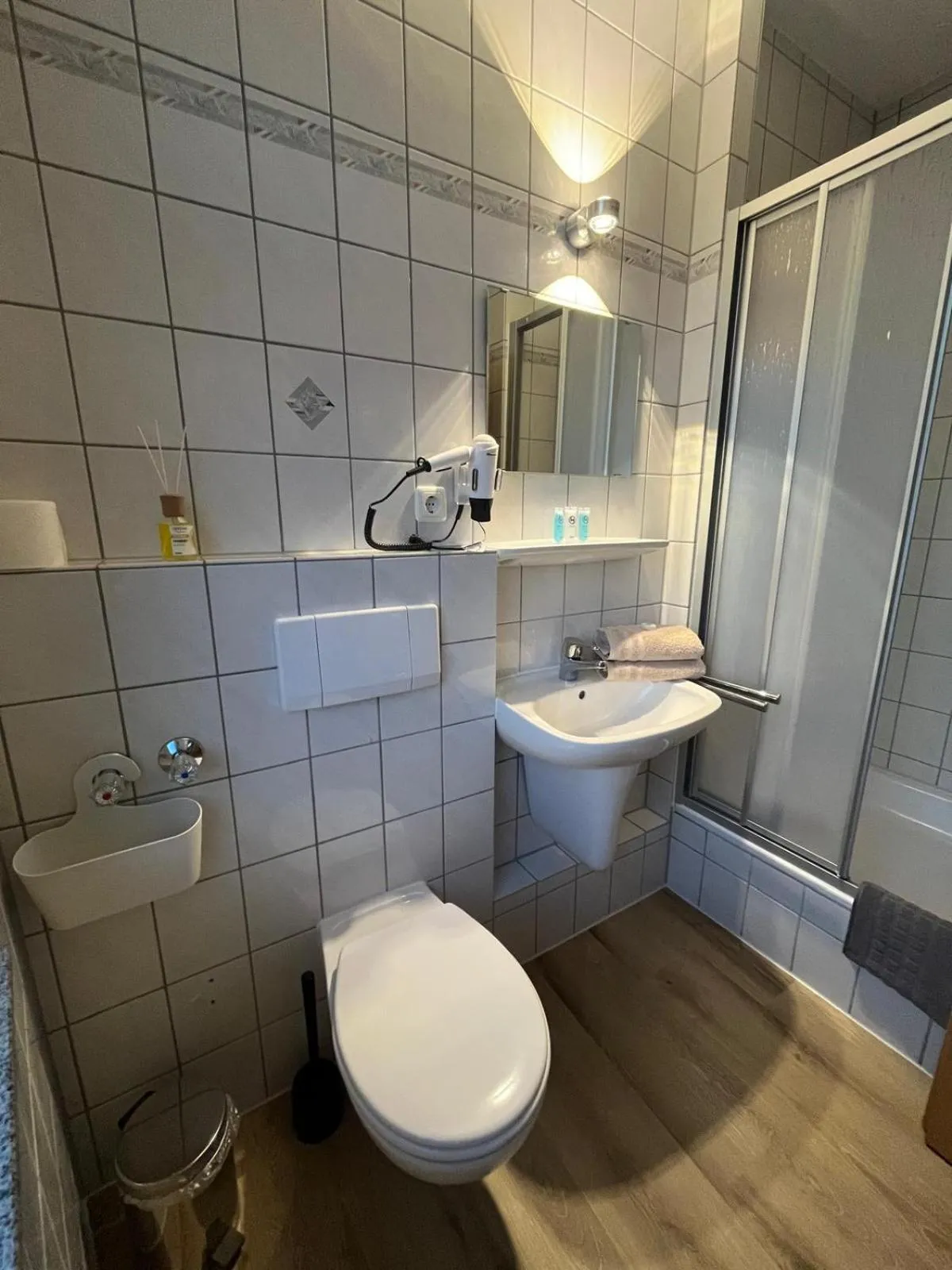 Shower in Zur Sonne "Gasthaus-Bar-Events"
